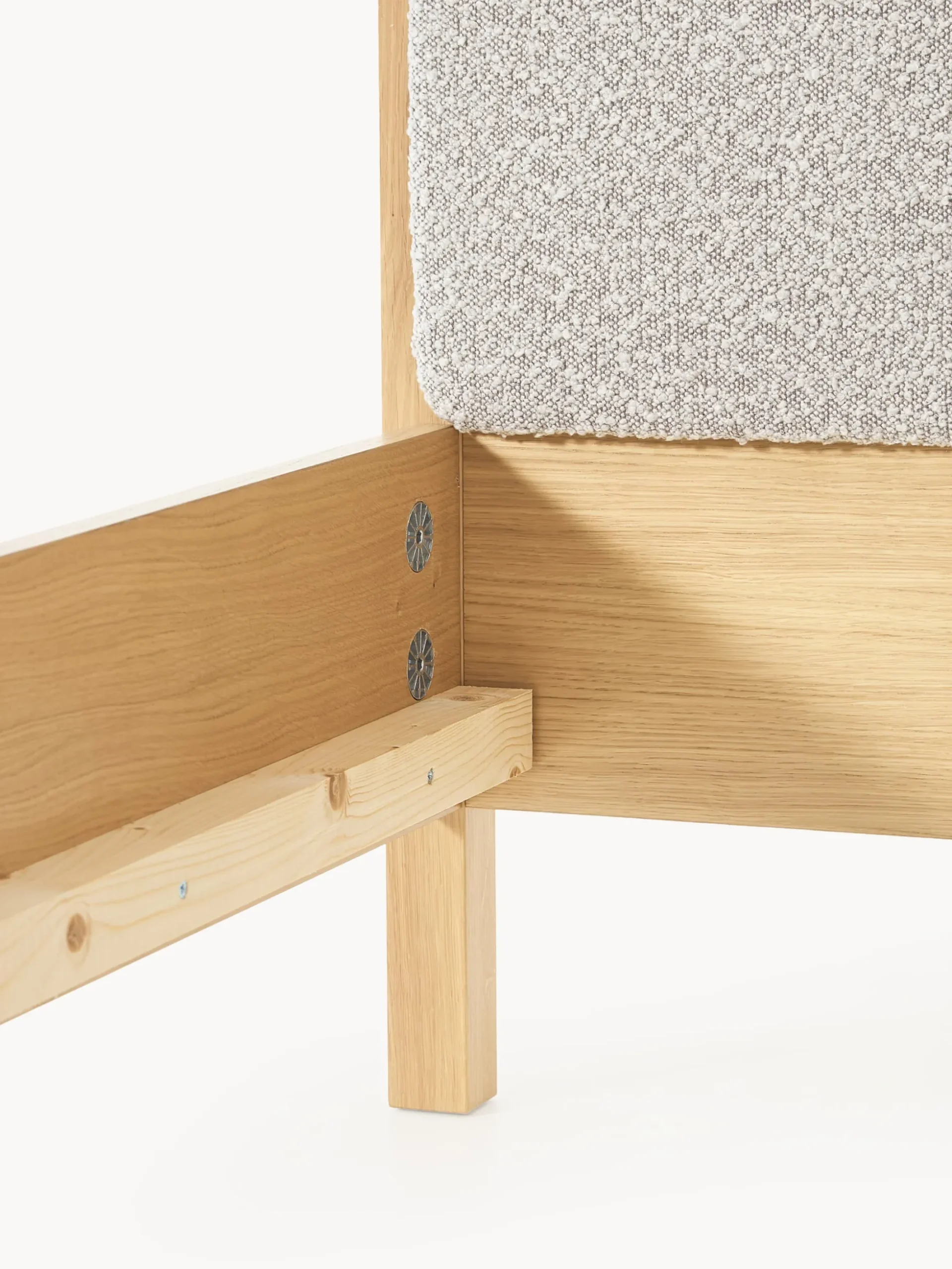 Letto in legno con testiera in bouclé Jones