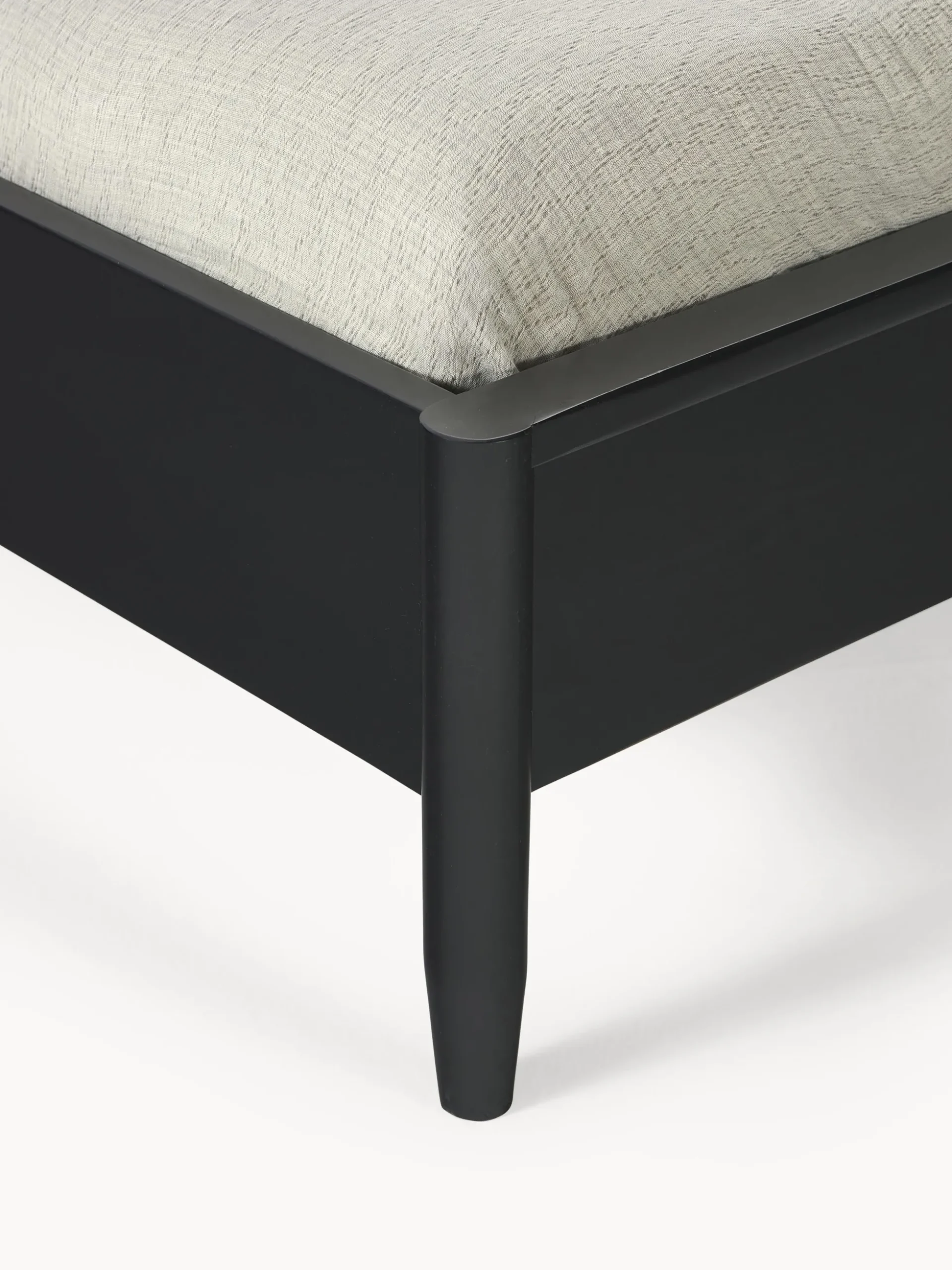 Letto in legno di pino con testiera Windsor