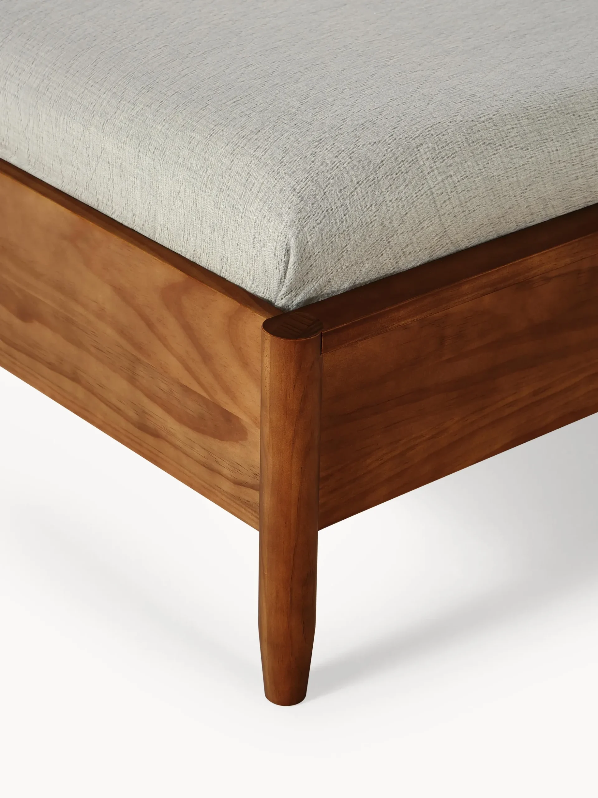 Letto in legno di pino con testiera Windsor