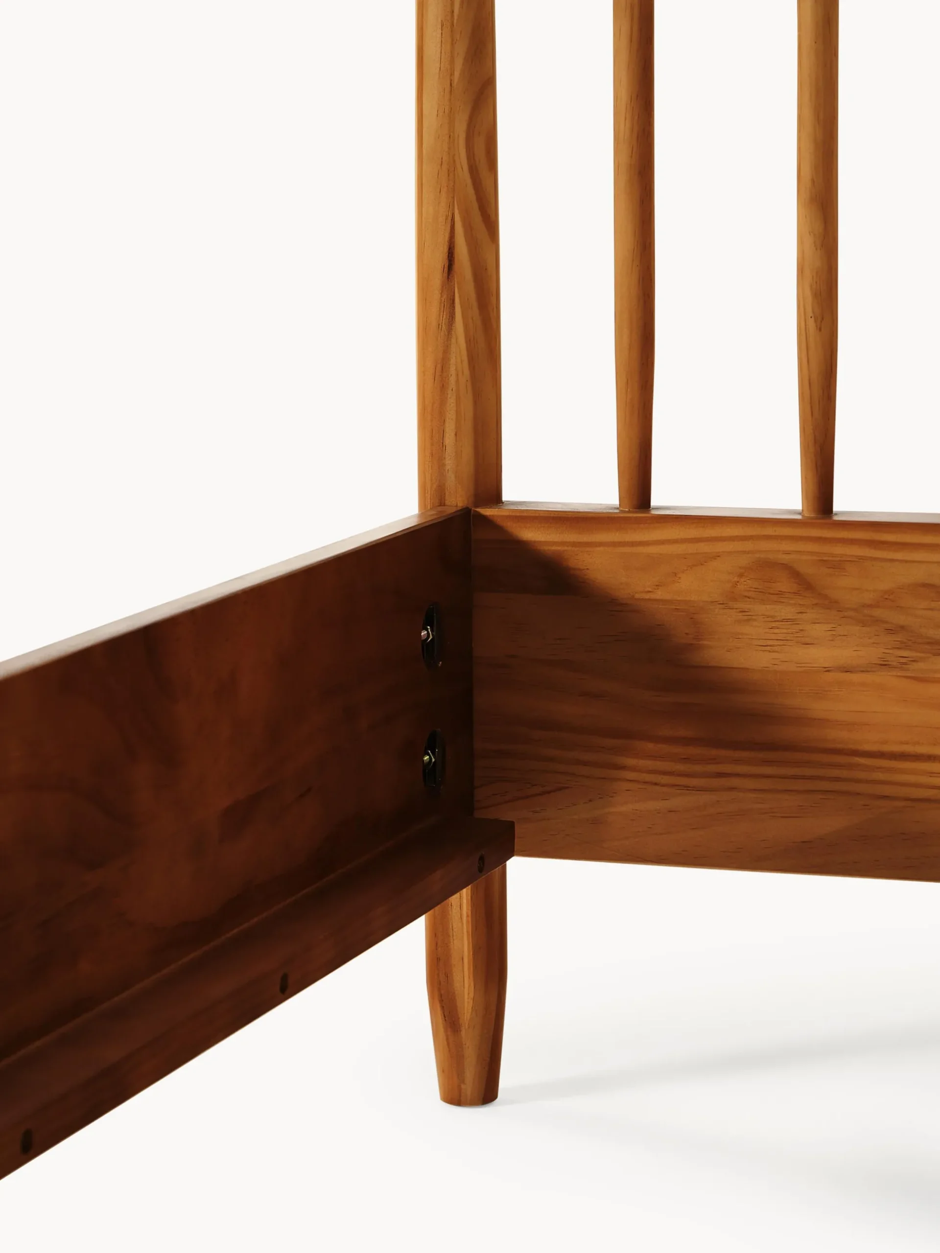 Letto in legno di pino con testiera Windsor