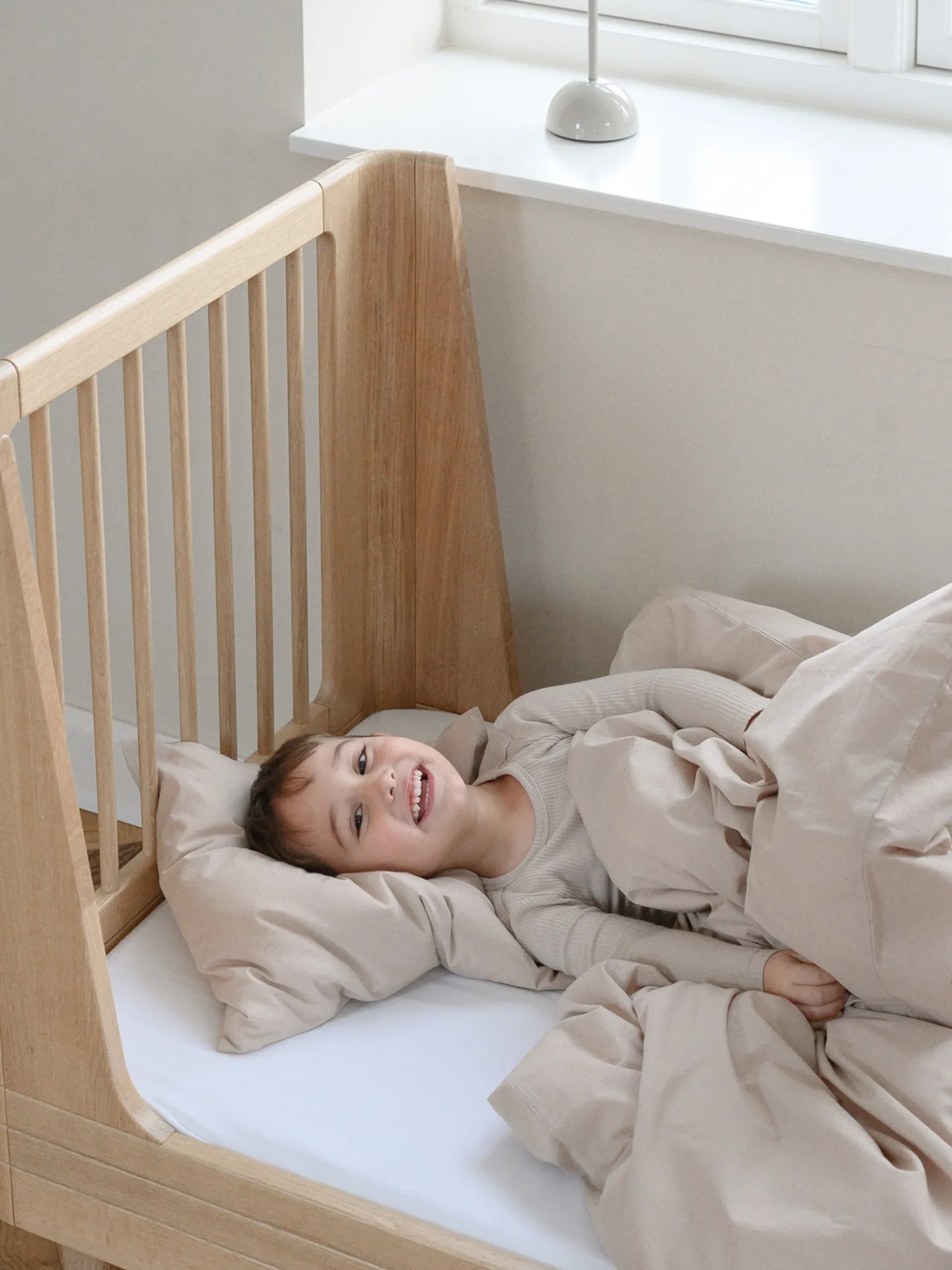Letto per bambini in legno di quercia fatto a mano Nature 2.0, larg. 73 x lung. 165 cm