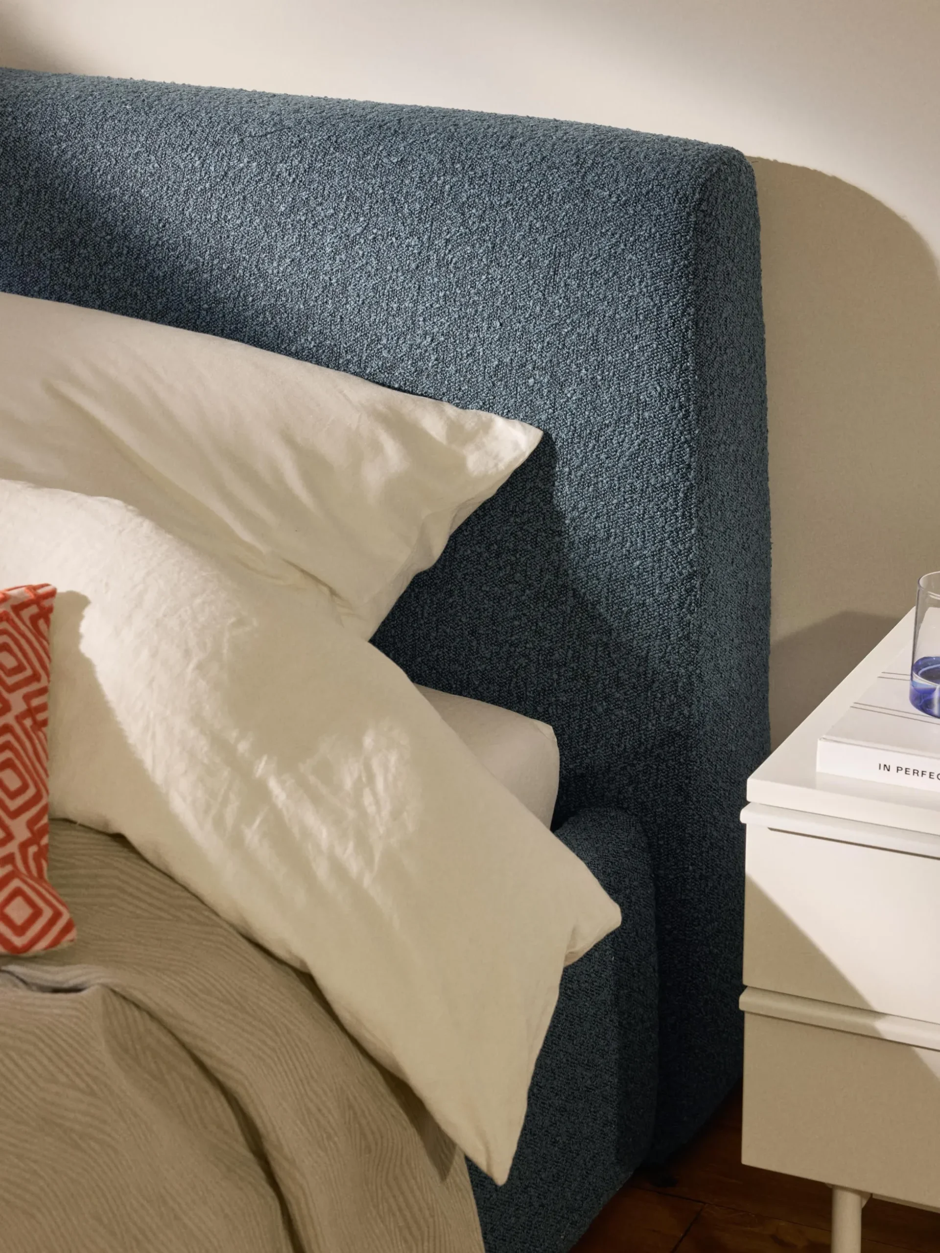 Letto singolo in bouclé con contenitore Cloud