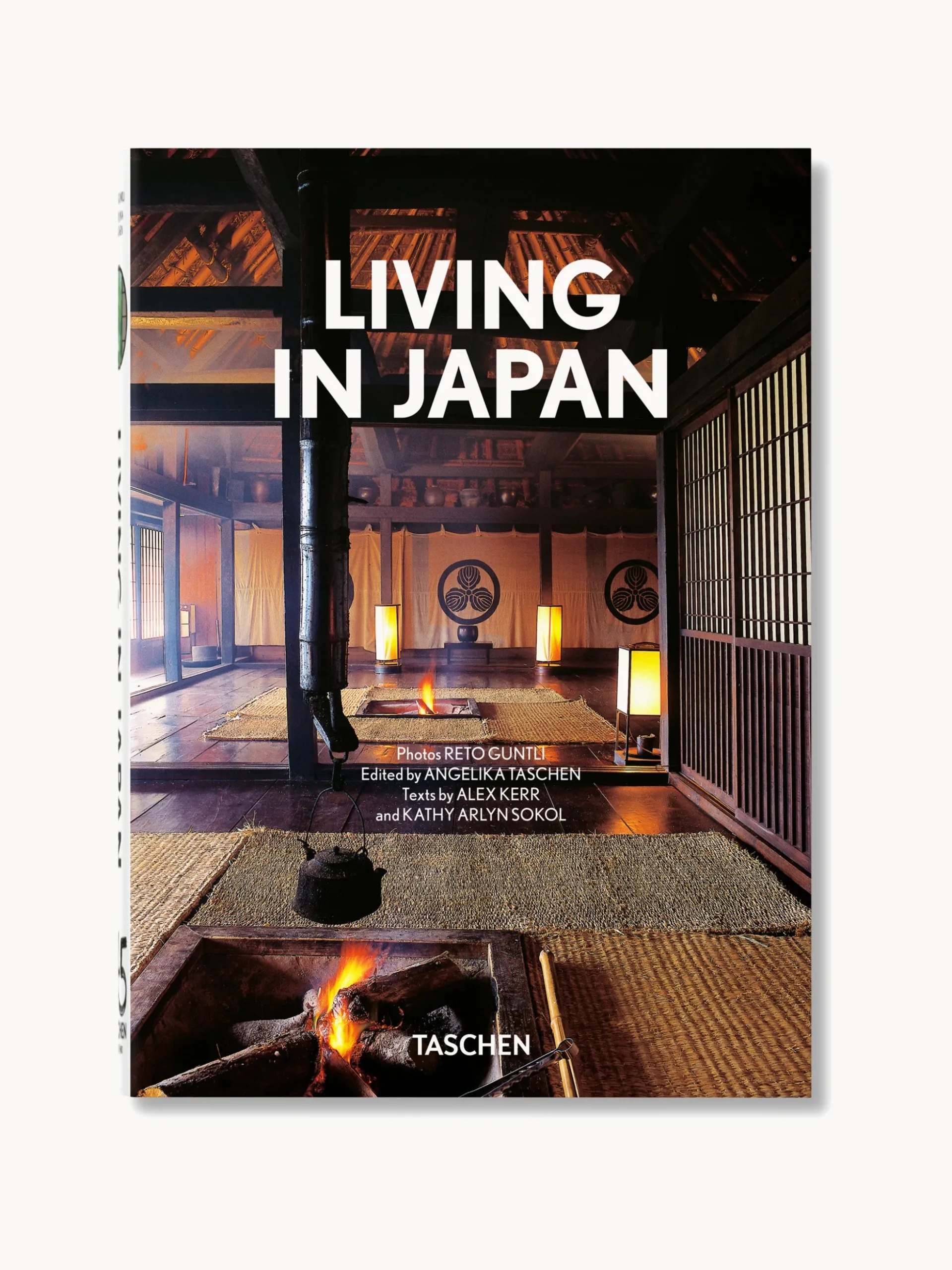 Libro illustrato: Living in Japan. 45th Ed.