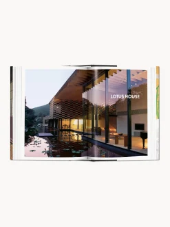 Libro illustrato: Living in Japan. 45th Ed.