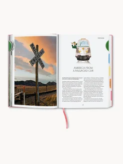 Libro illustrato The New York Times Explorer. 100 Trips Around the World