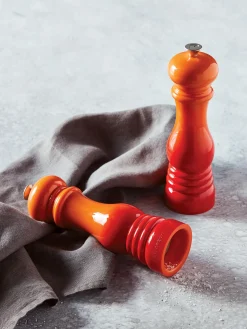 Macinasale con manico in ceramica Creuset
