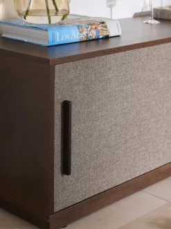 Mobile TV in legno con frontale imbottito Wisp