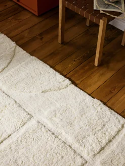 Passatoia soffice a pelo lungo con motivo in rilievo Jade