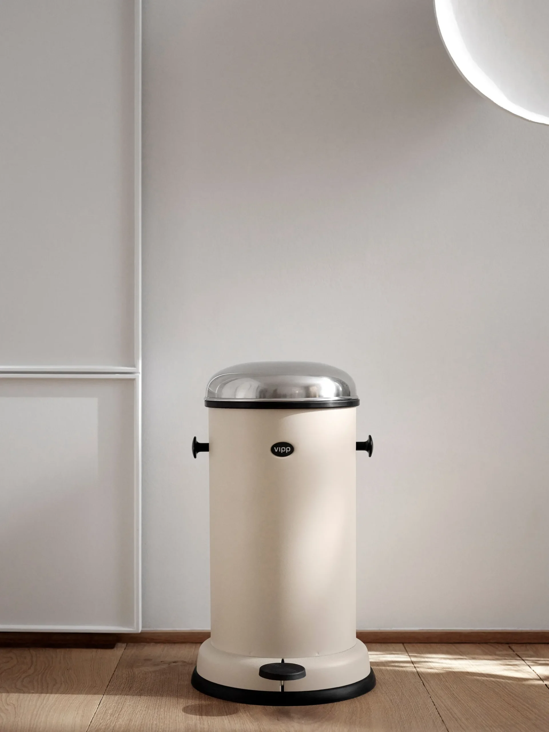 Pattumiera con funzione pedale Vipp15