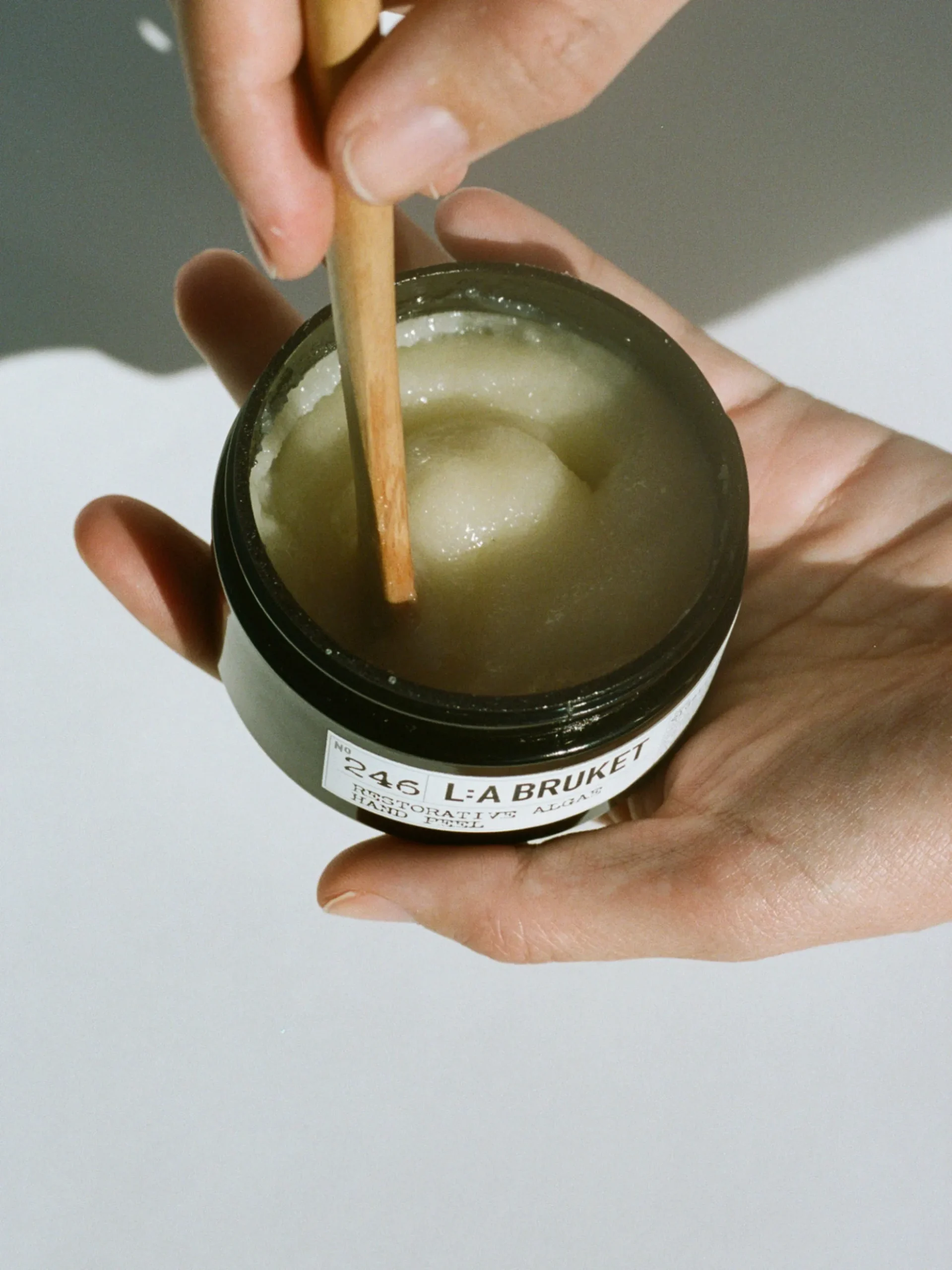 Peeling mani rigenerante all'alga (sambuco)