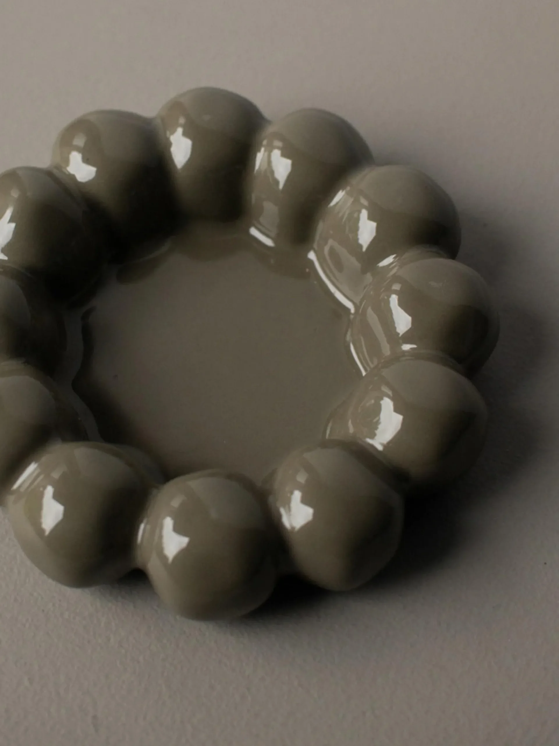 Piatto decorativo in ceramica Bright
