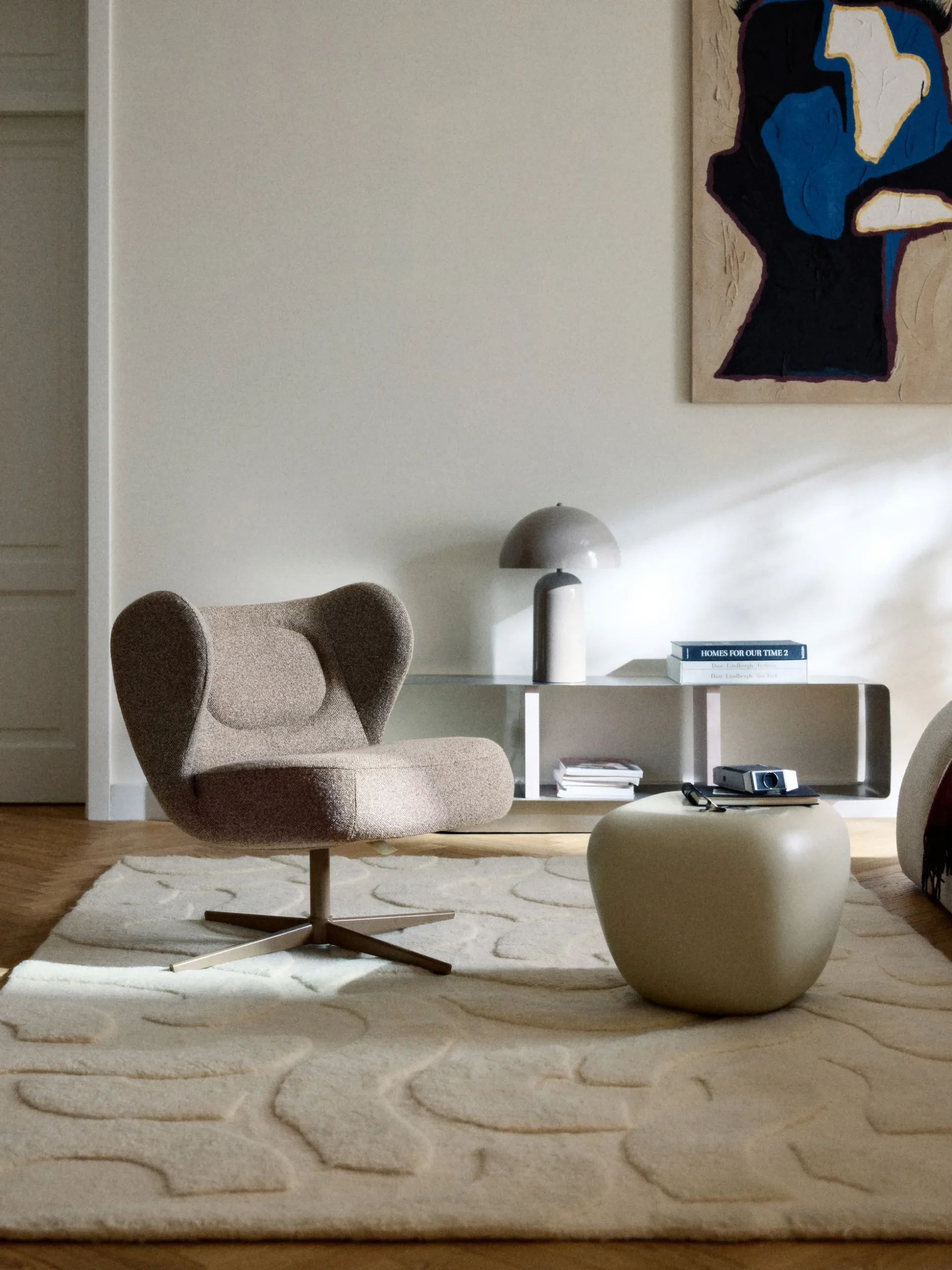 Poltrona lounge girevole in bouclé Ines