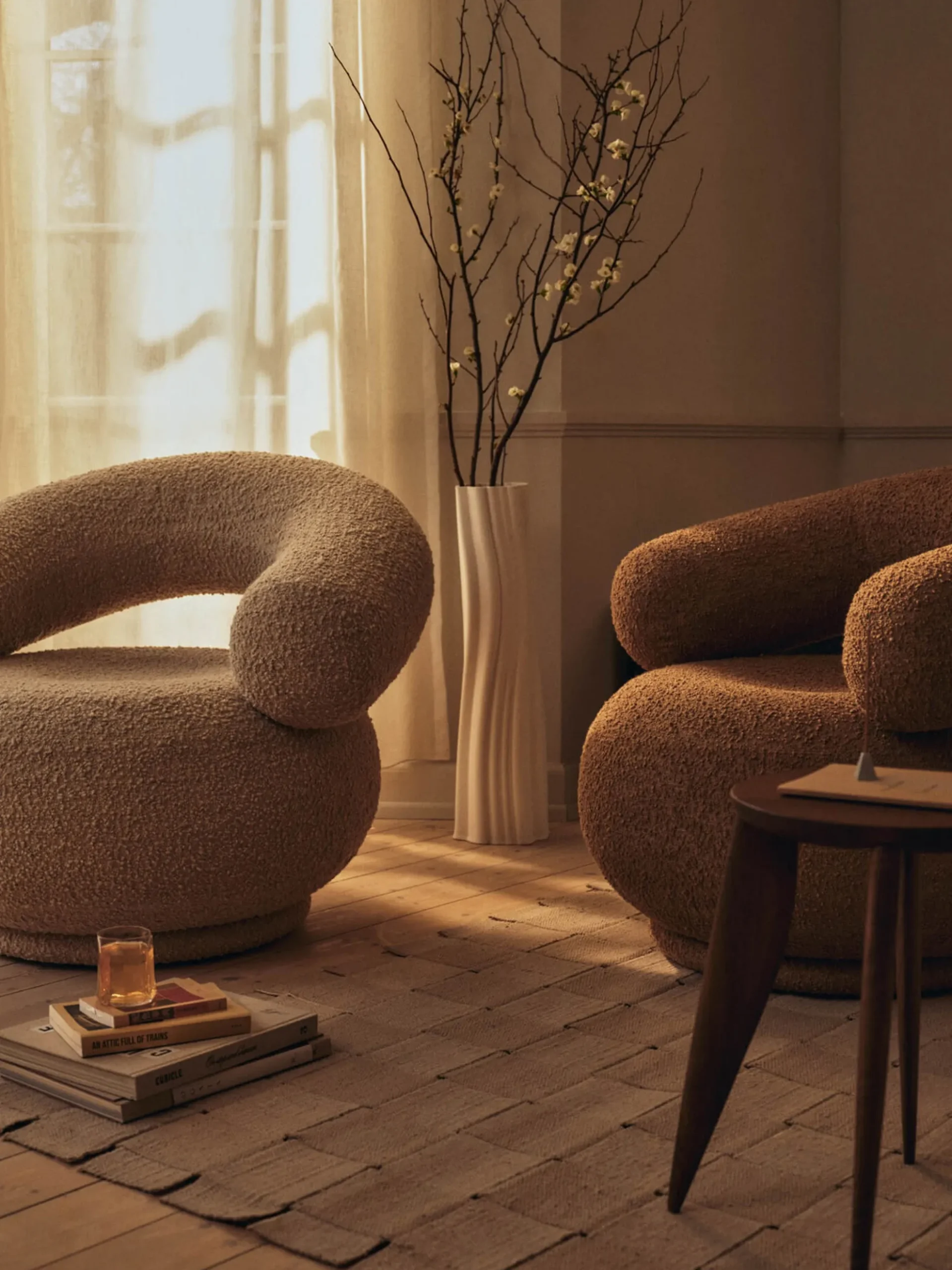 Poltrona lounge in bouclé Orbo