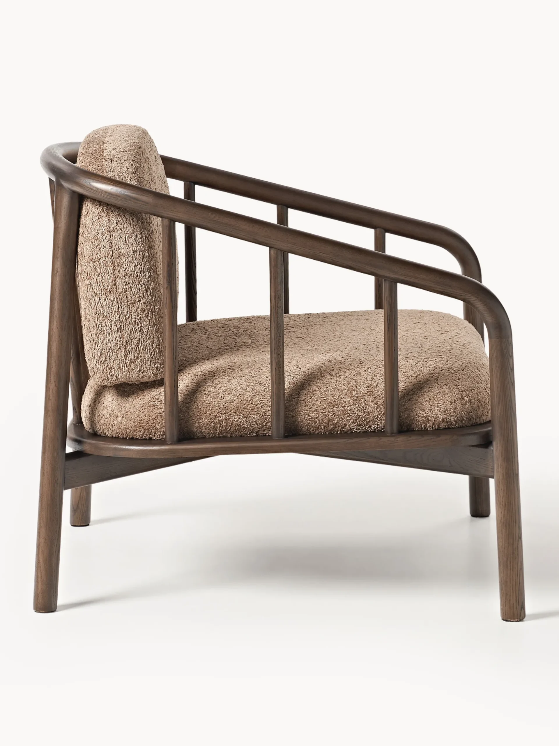Poltrona lounge in legno di frassino con rivestimento in teddy Balin