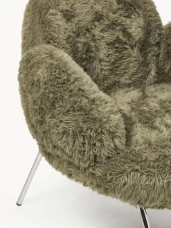Poltrona lounge soffice con piedini in metallo Luan