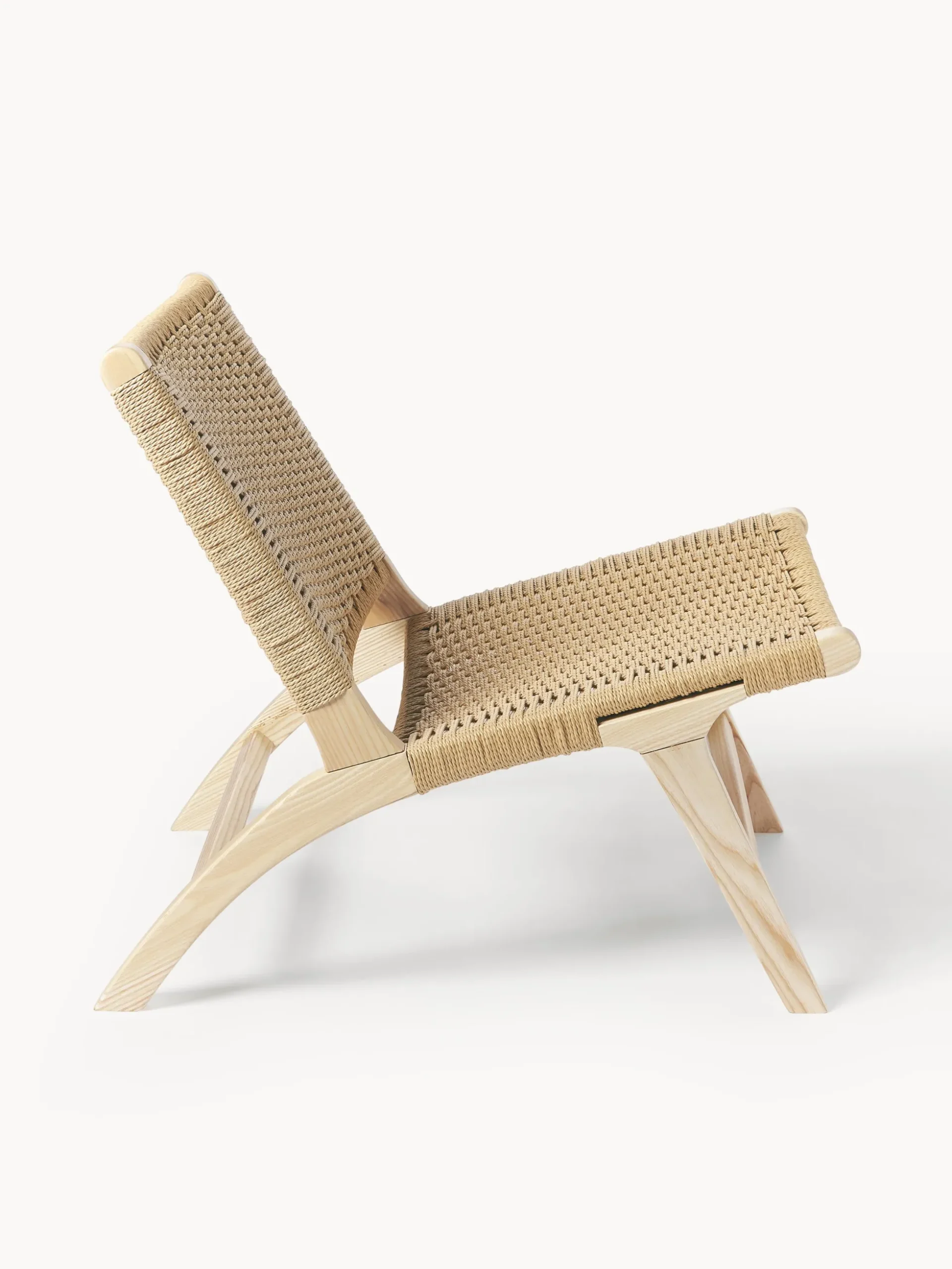 Poltrona lounge con intreccio in rattan in legno di frassino Ira