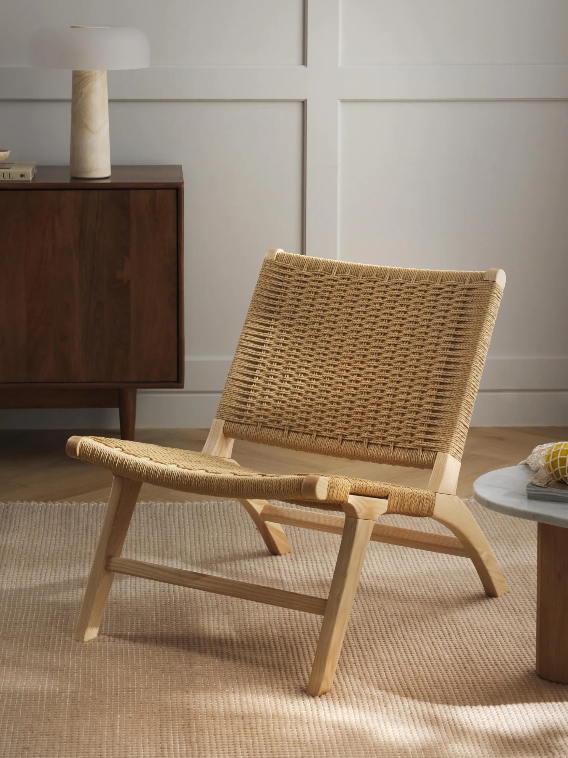 Poltrona lounge con intreccio in rattan in legno di frassino Ira