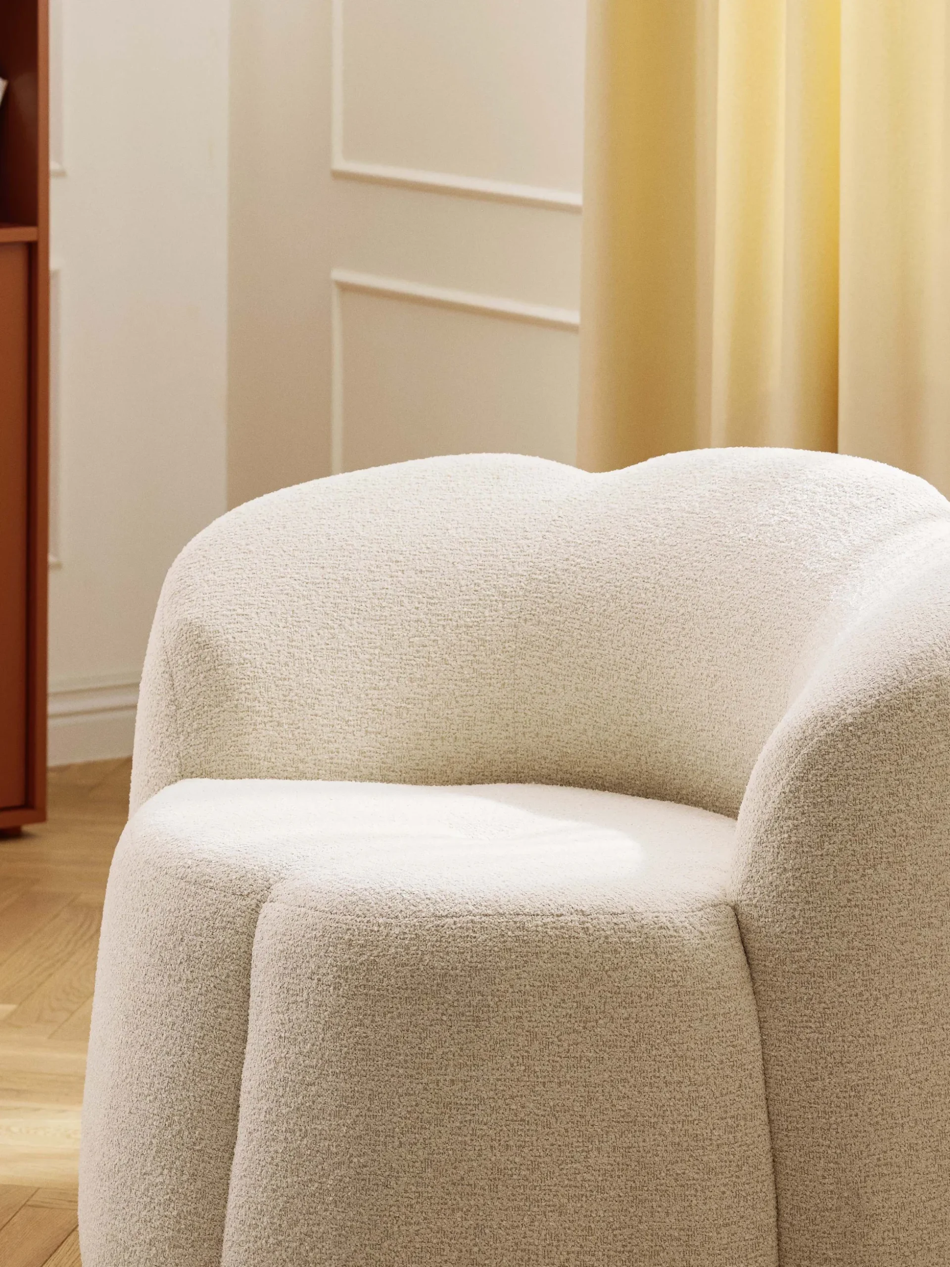 Poltrona lounge in bouclé Fleur