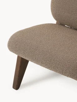 Poltrona lounge in legno di frassino con rivestimento in bouclé Shenay