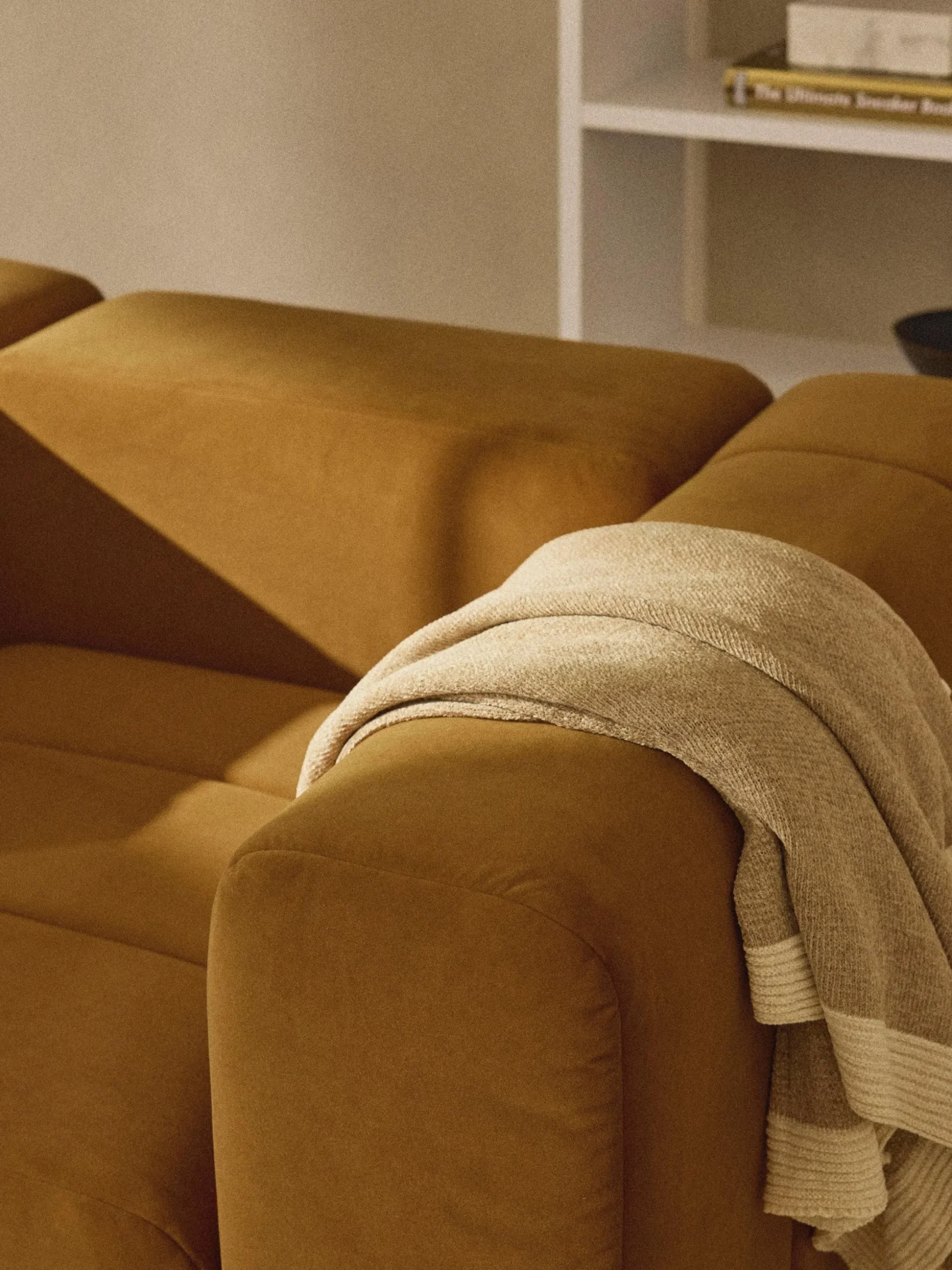 Poltrona lounge in velluto Lena