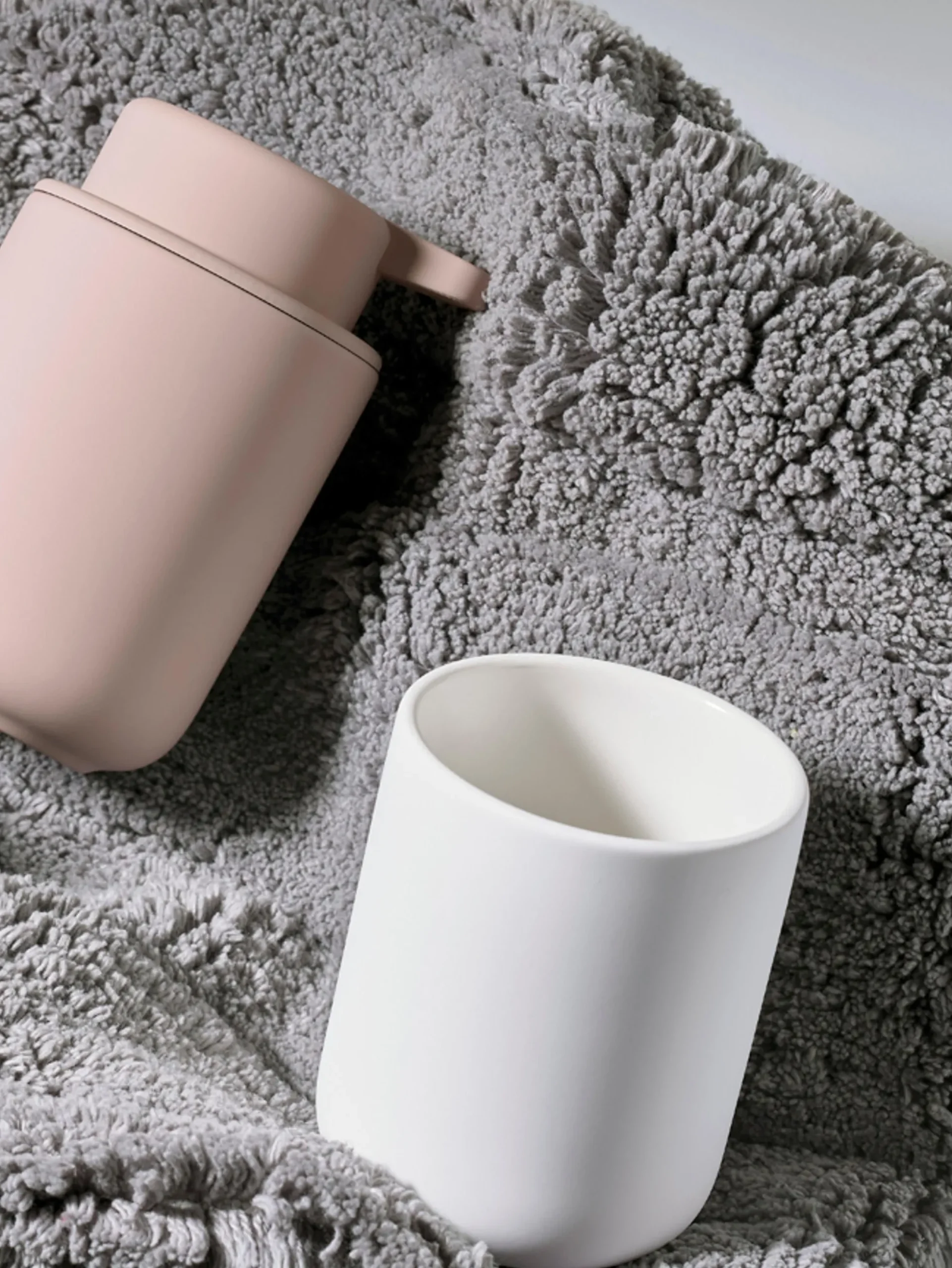 Porta spazzolino con superficie soft-touch Ume