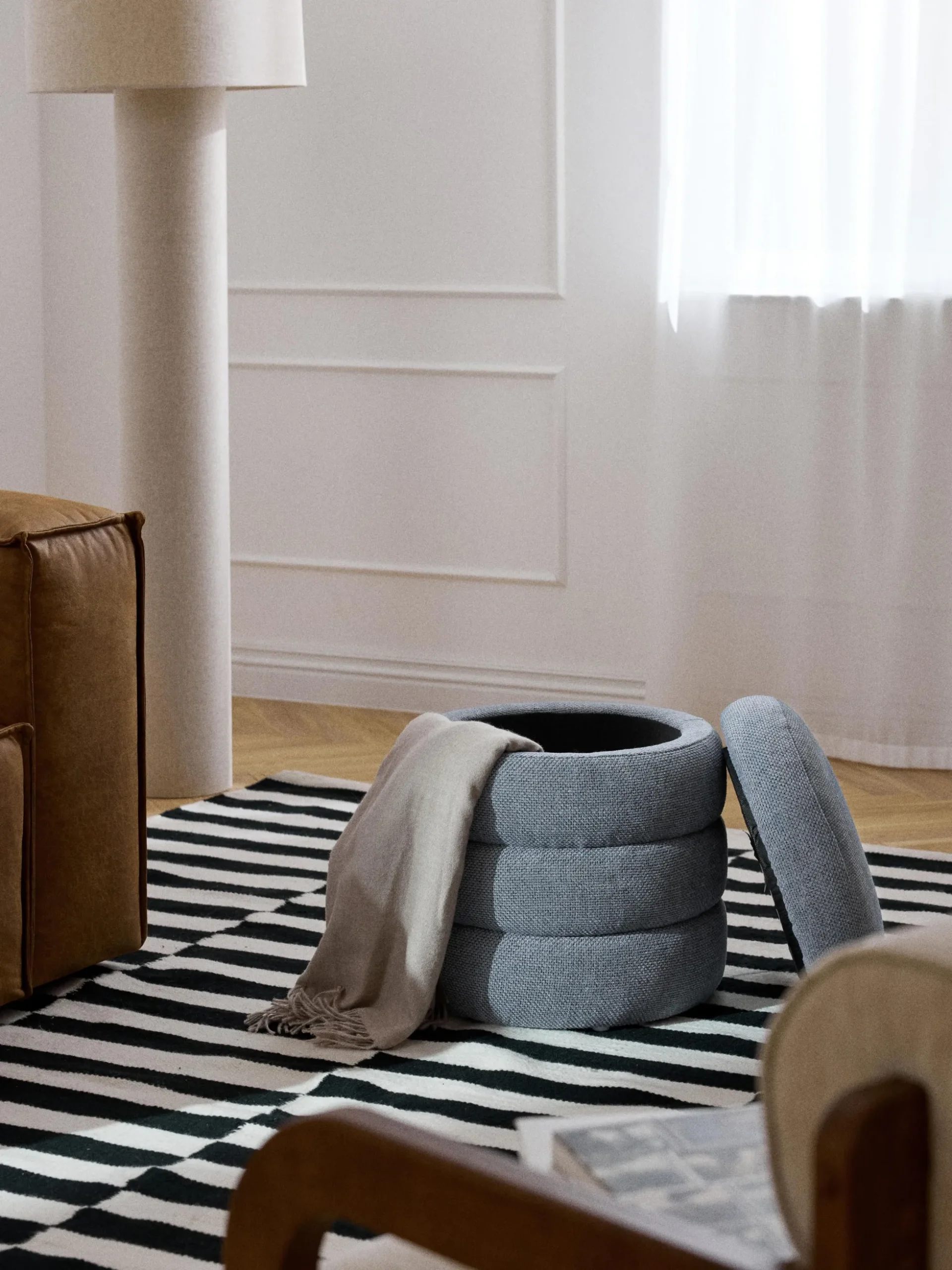 Pouf imbottito con contenitore Alto