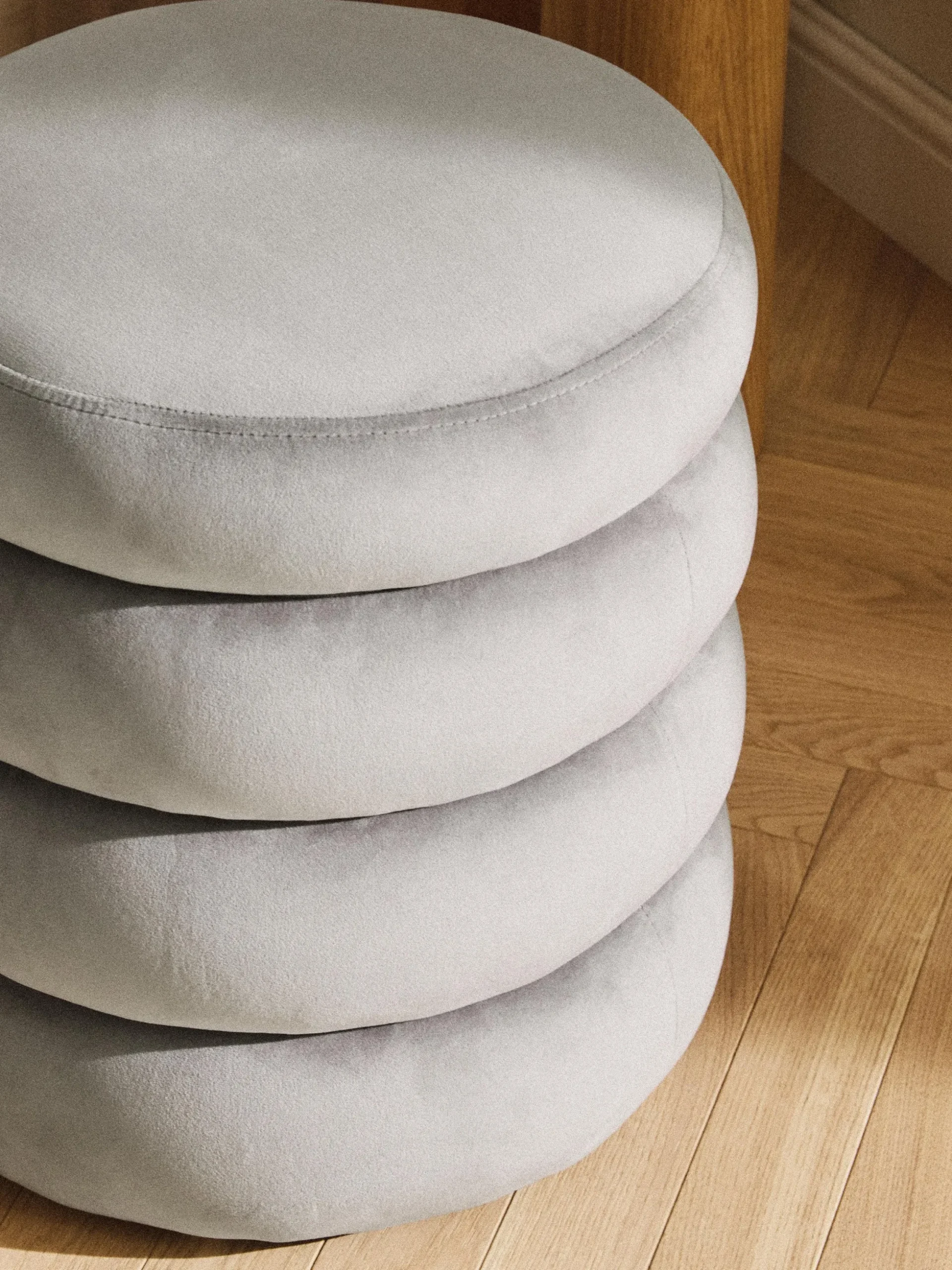 Pouf imbottito in velluto con contenitore Alto