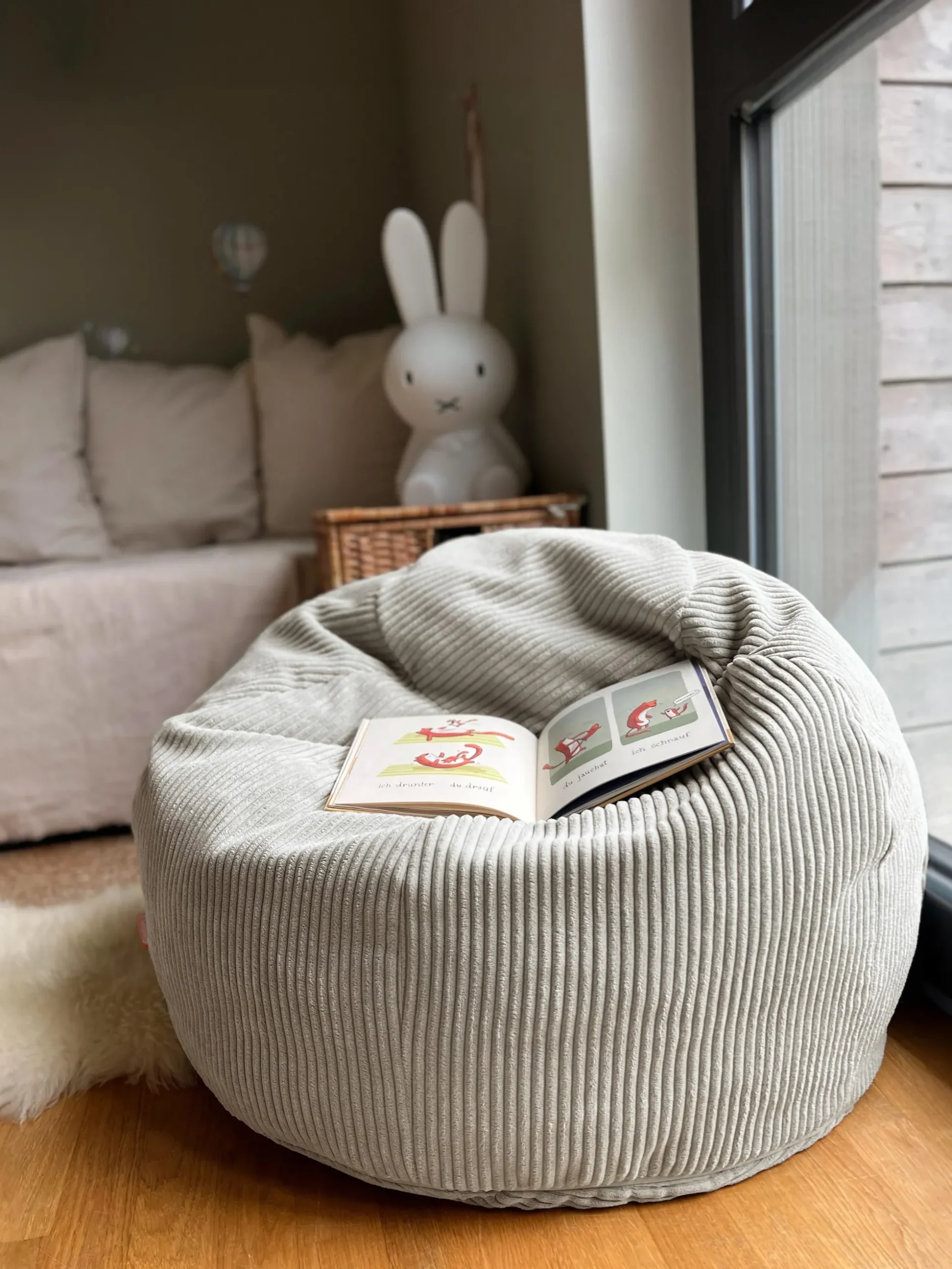 Pouf sacco per bambini in velluto a coste fatto a mano Flora