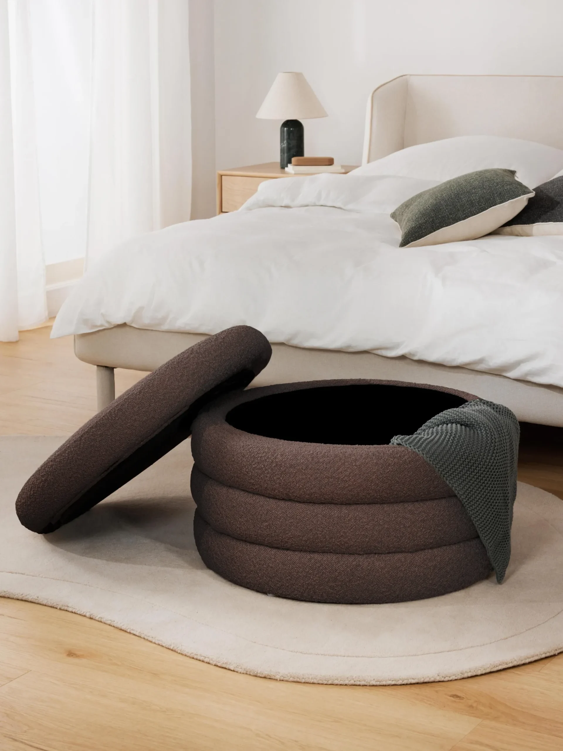 Pouf XL imbottito in bouclé con vano contenitore Alto
