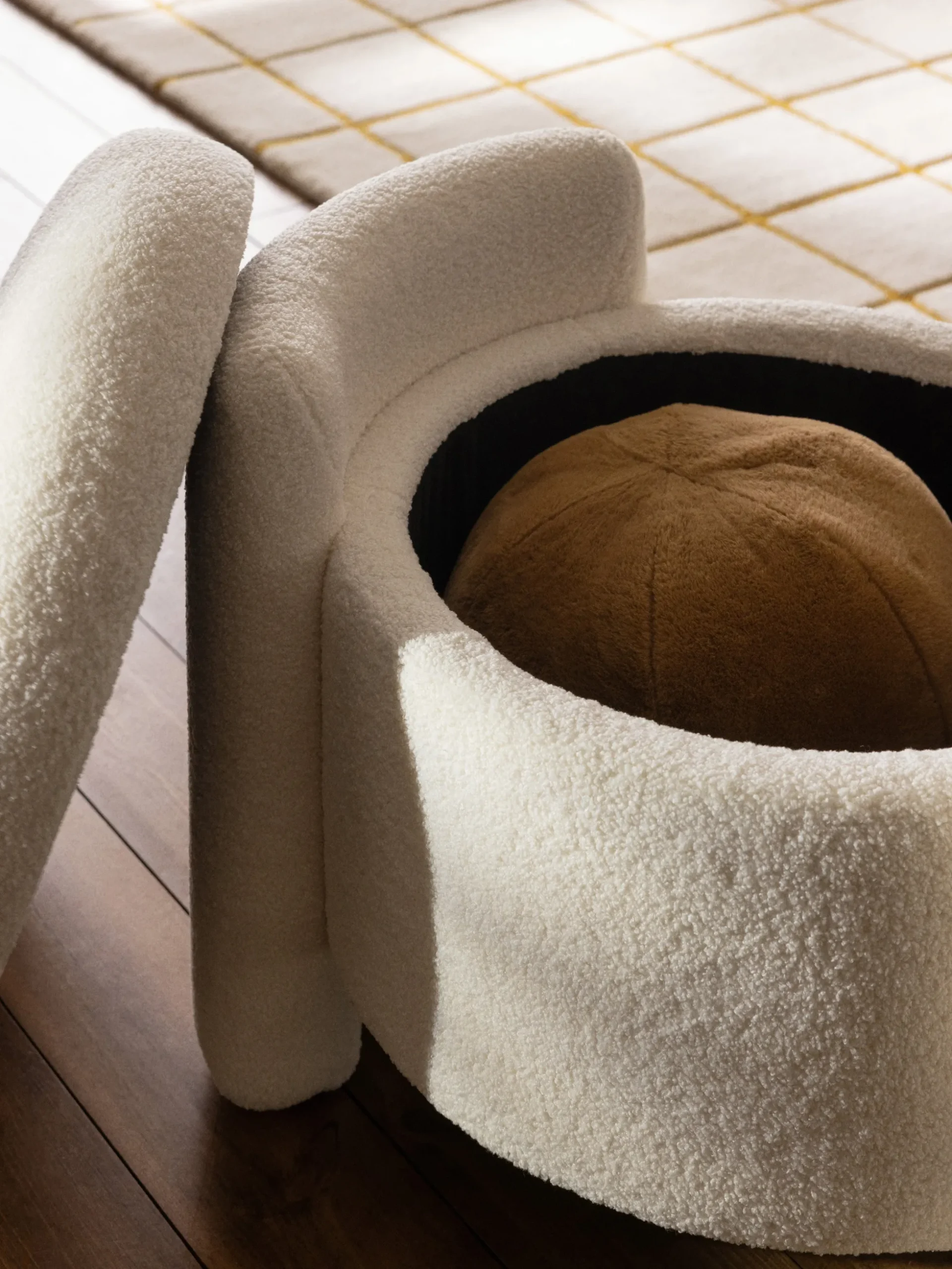 Pouf in teddy con spazio contenitore Benji