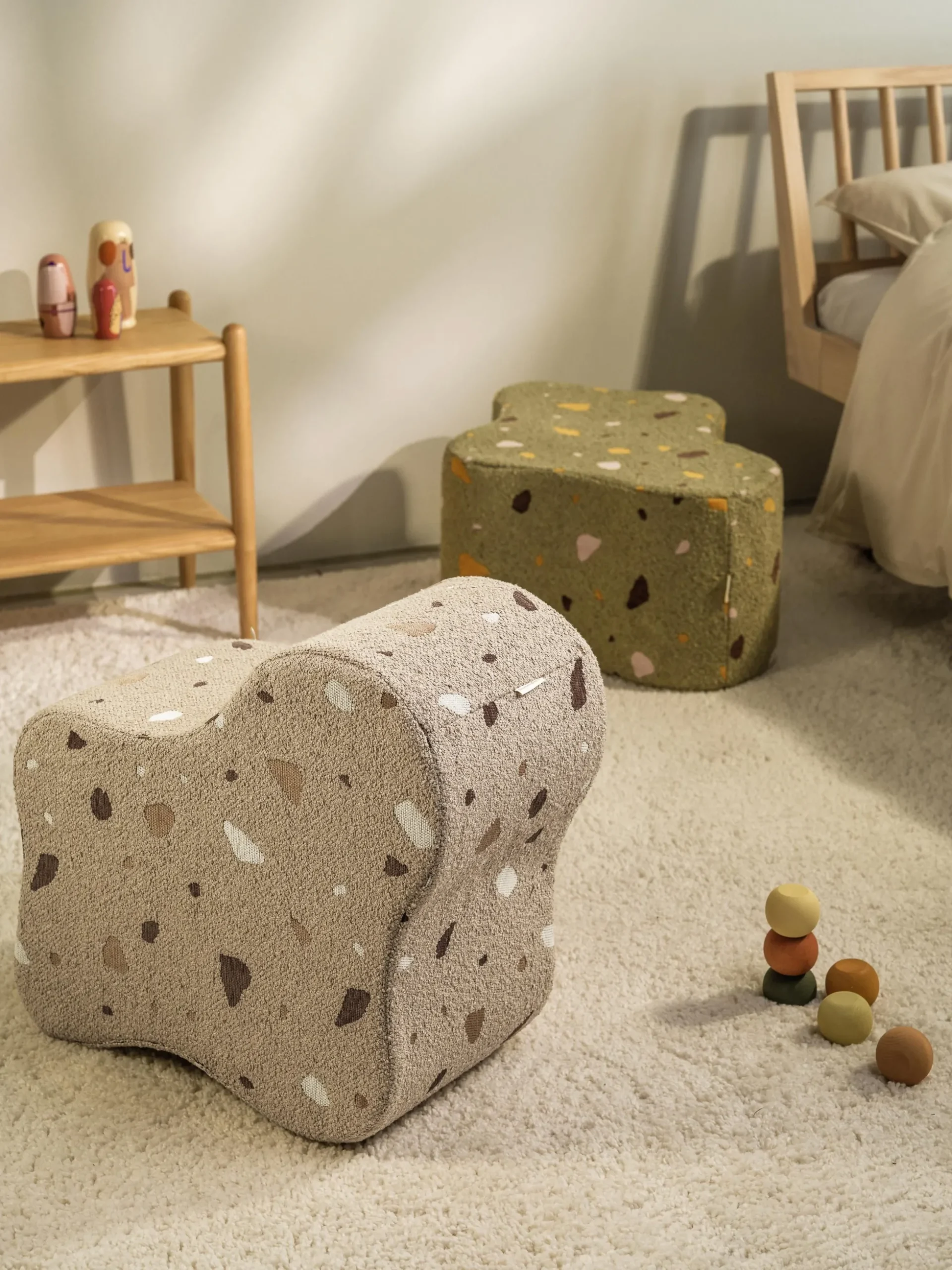 Pouf per bambini in bouclé fatto a mano Cloud
