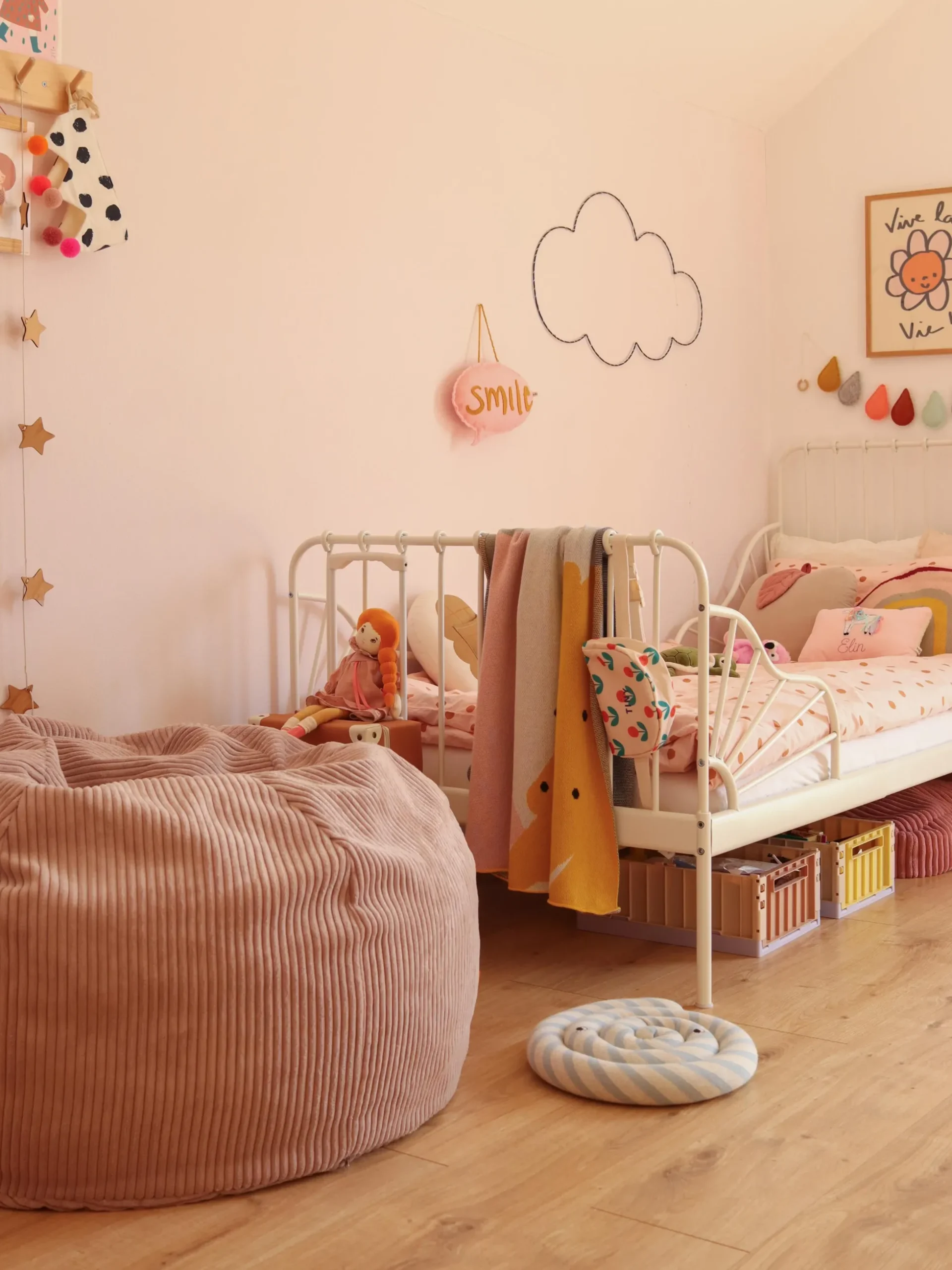 Pouf sacco per bambini in velluto a coste fatto a mano Flora