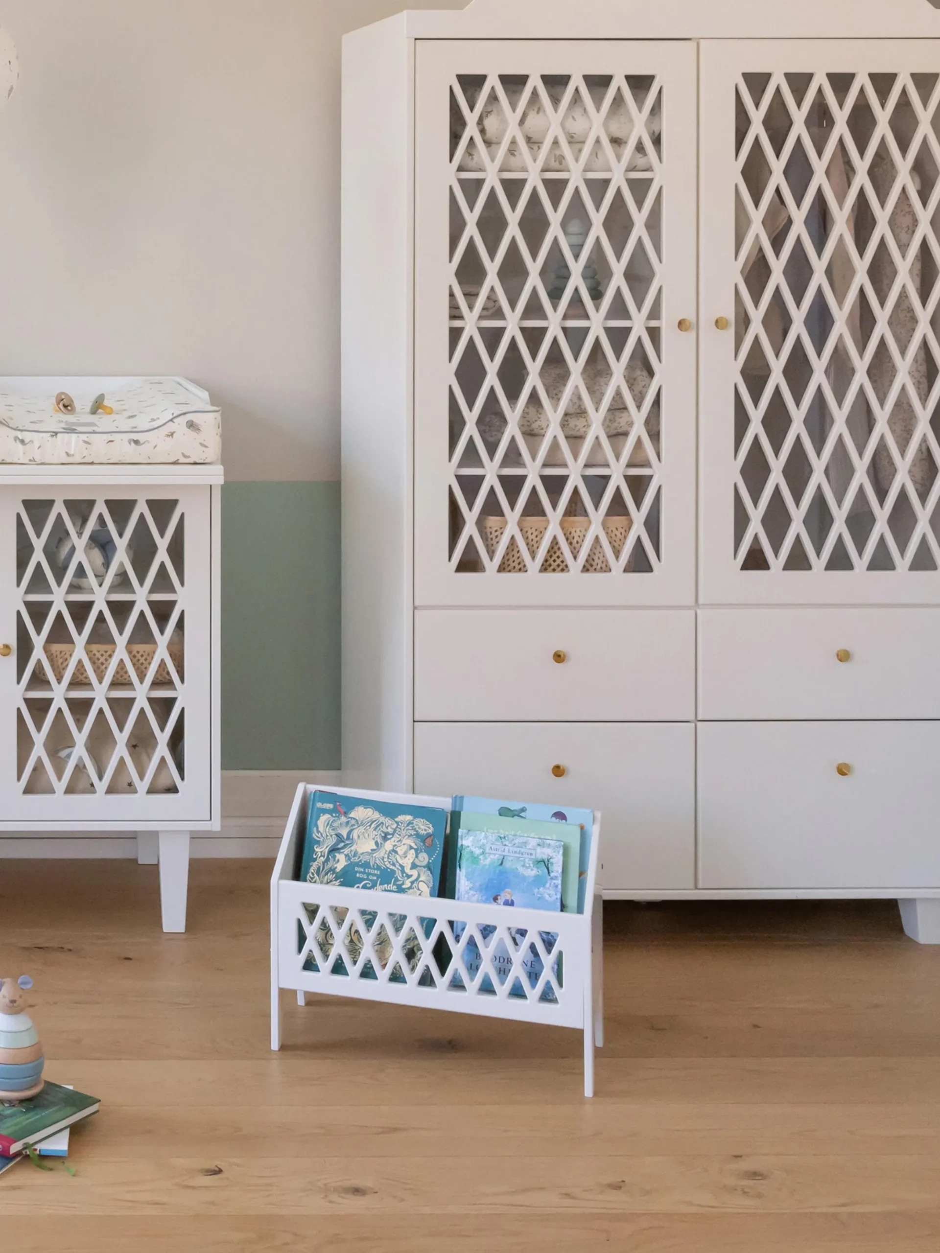 Scaffale per bambini fatto a mano Harlequin