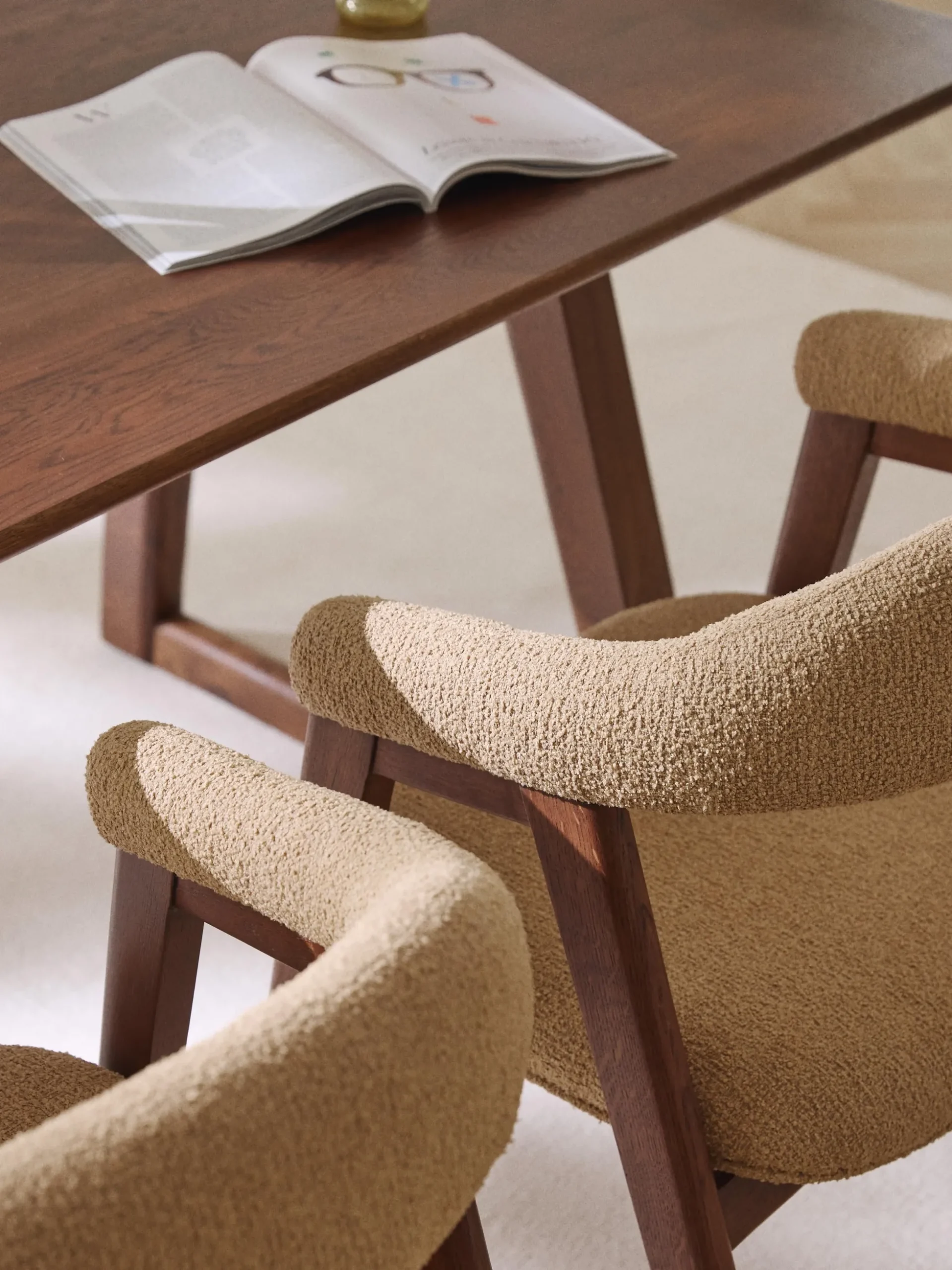 Sedia con braccioli con rivestimento bouclé Nik