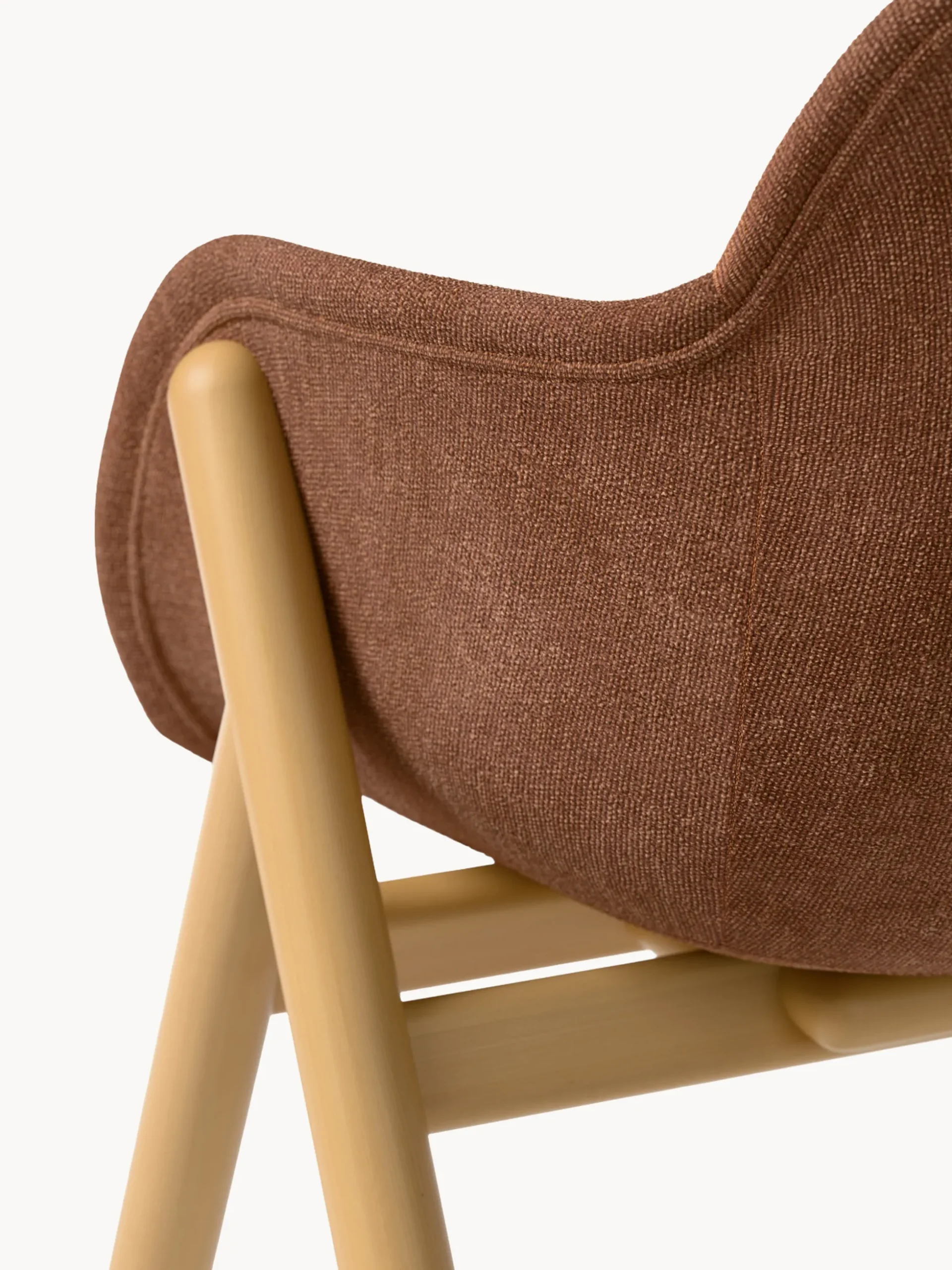 Sedia con braccioli imbottita Carmi