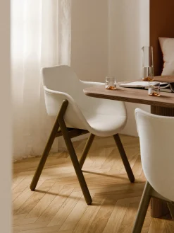 Sedia con braccioli imbottita Carmi