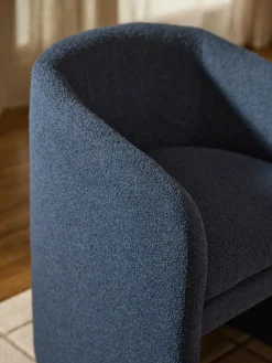 Sedia con braccioli in bouclé Mairo