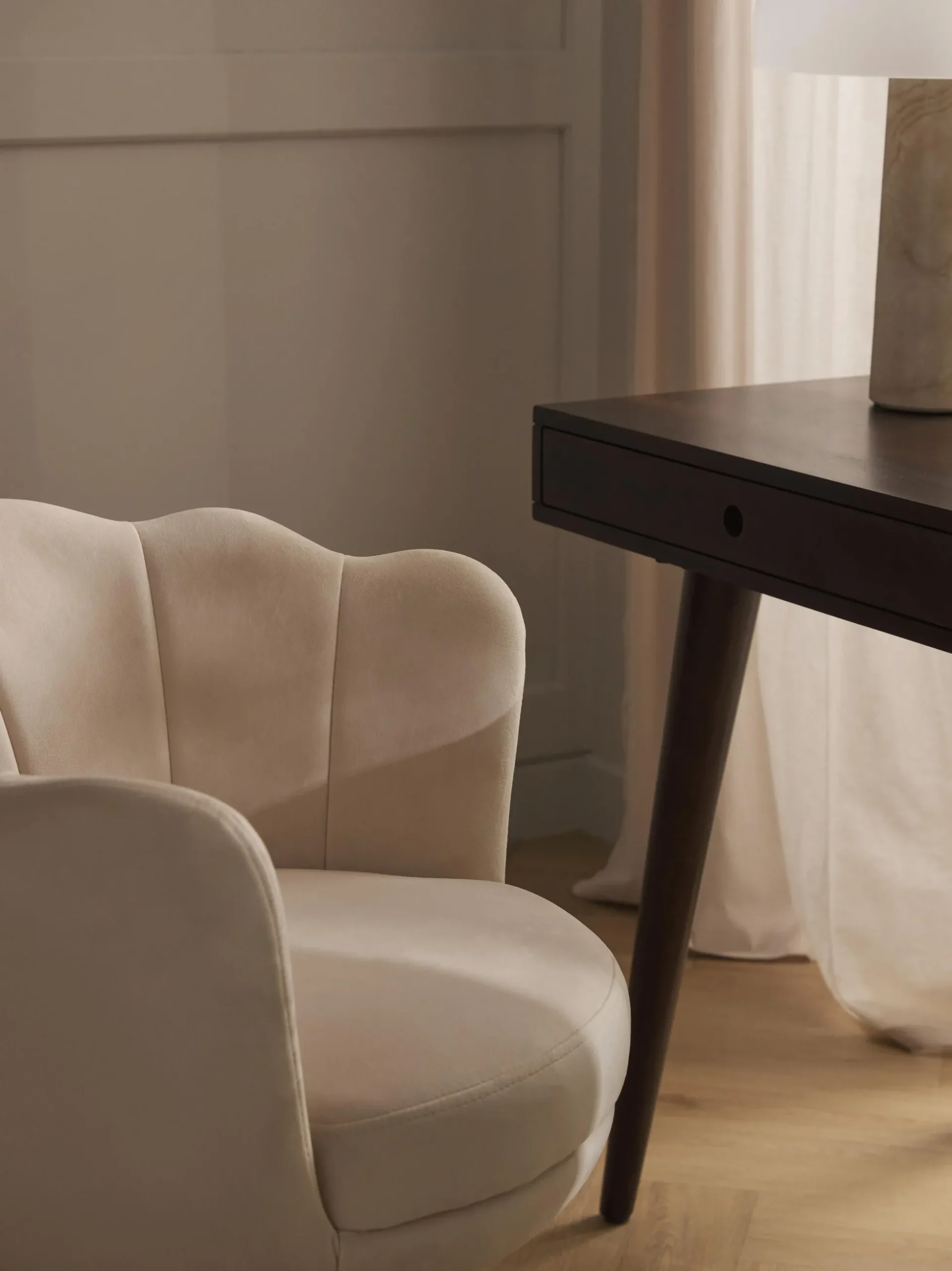 Sedia da scrivania in velluto con braccioli Oyster, regolabile in altezza