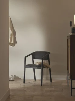 Sedia imbottita con braccioli Gali