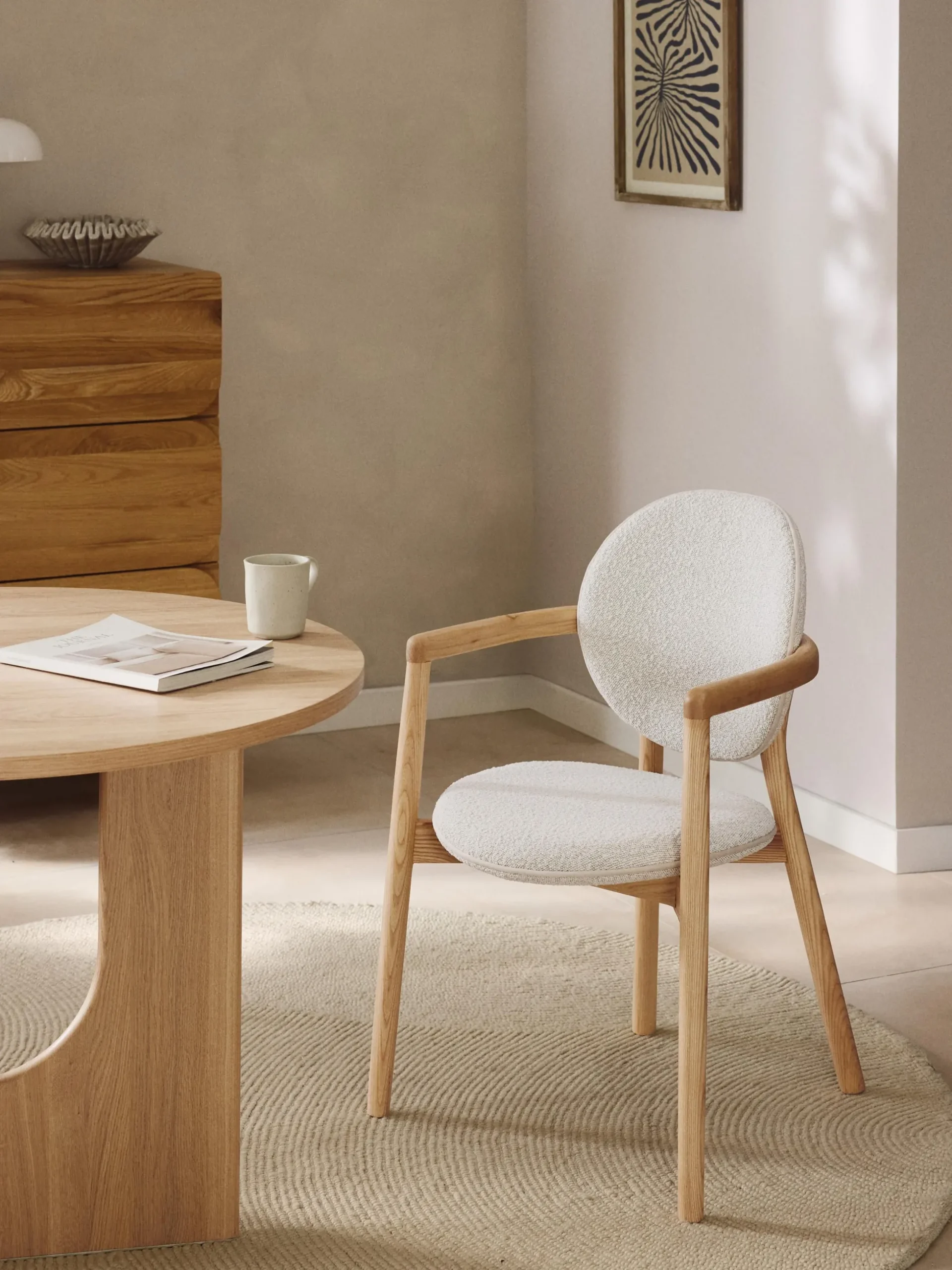 Sedia in legno con rivestimento bouclé Maia