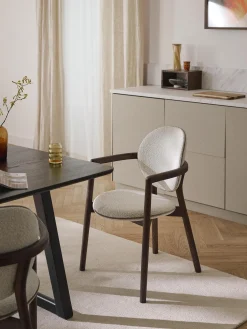 Sedia in legno con rivestimento bouclé Maia