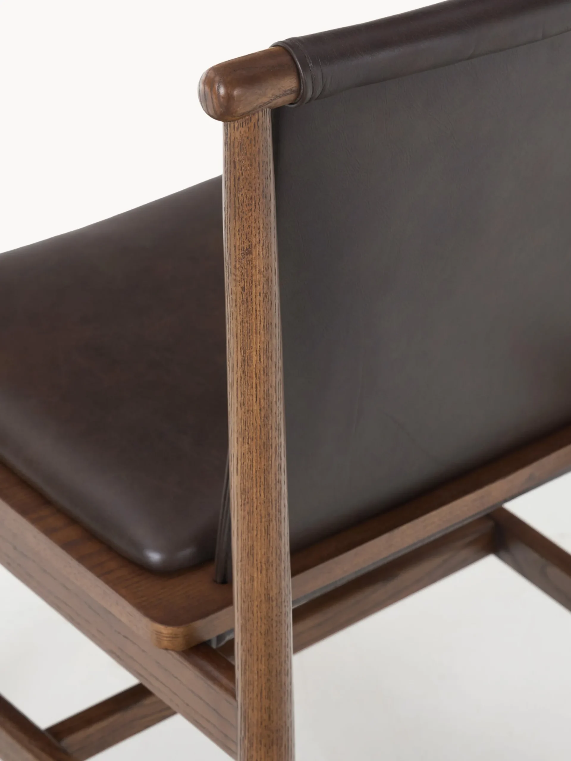 Sedia in legno di frassino con seduta in pelle Hayo