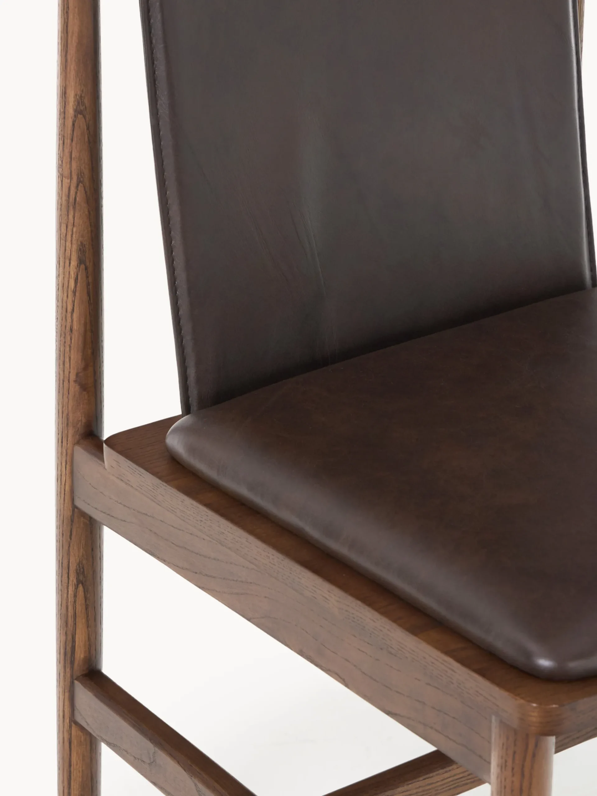 Sedia in legno di frassino con seduta in pelle Hayo