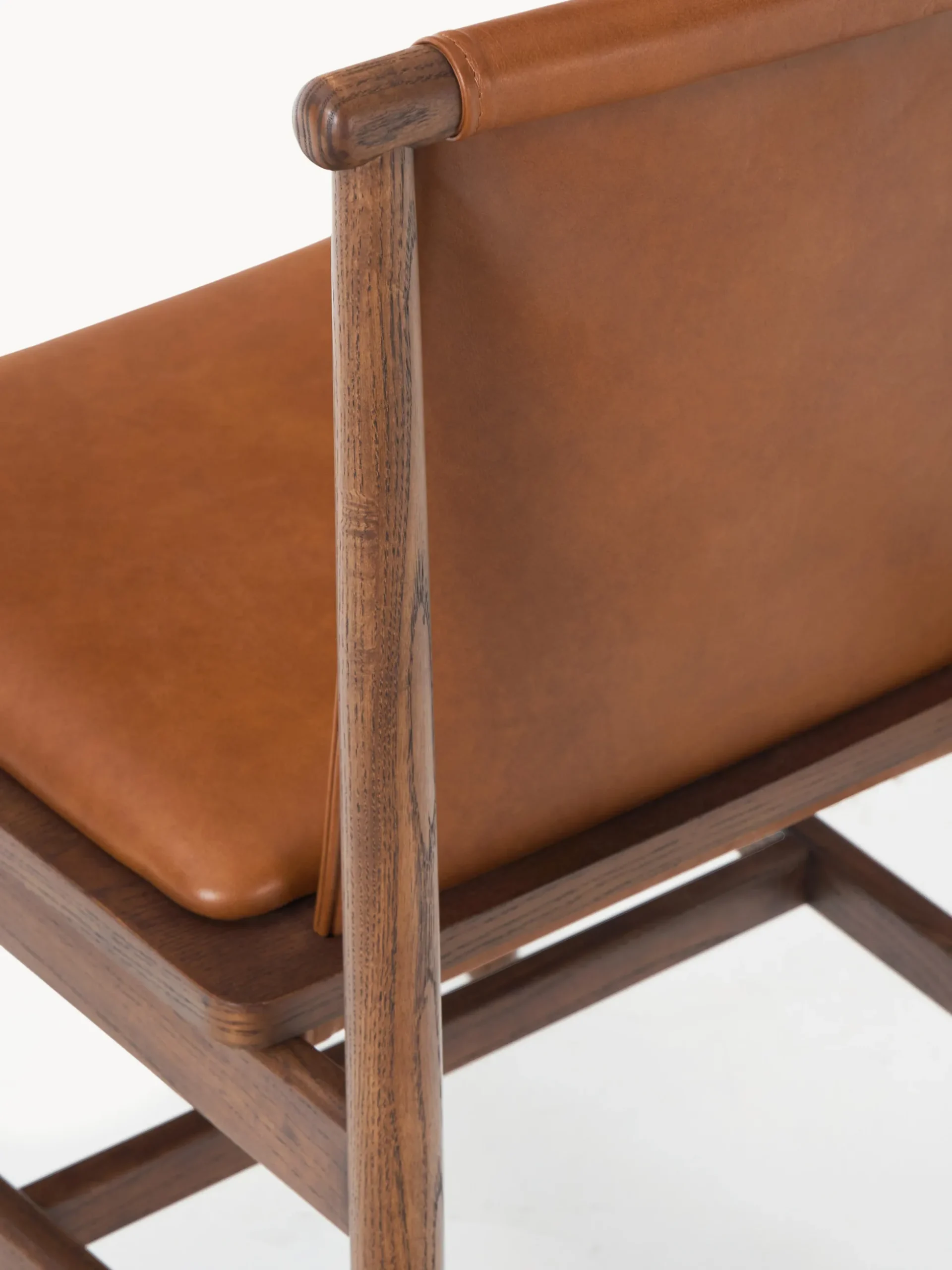 Sedia in legno di frassino con seduta in pelle Hayo