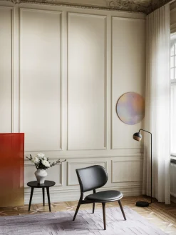 Sedia lounge in pelle con gambe in legno Rocker, fatta a mano