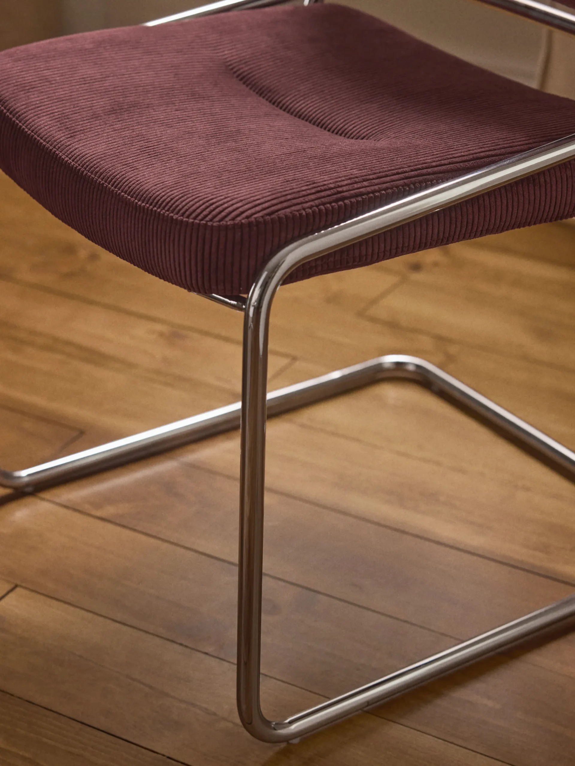 Sedia cantilever in velluto a coste Don