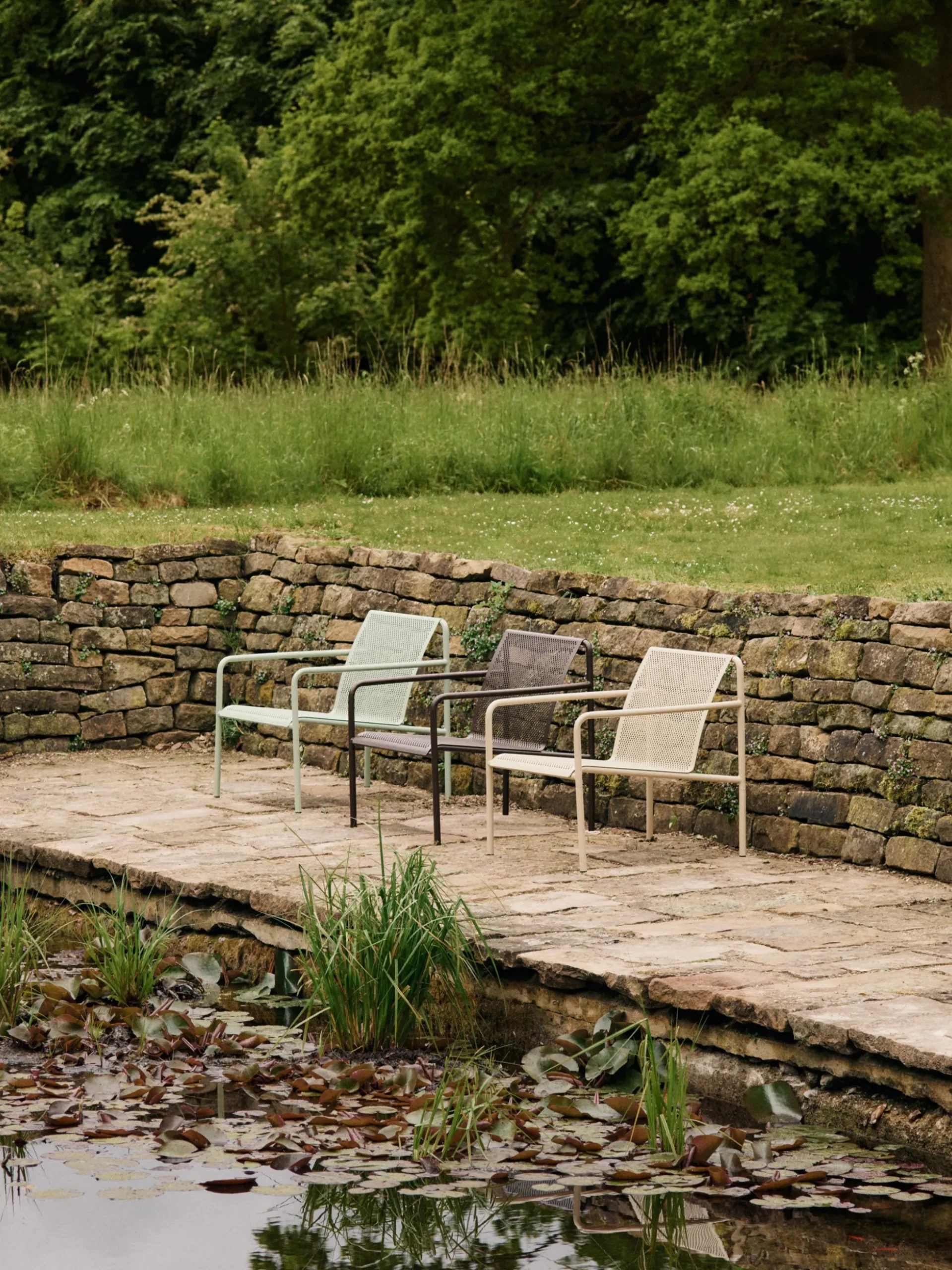 Sedia con braccioli da giardino in acciaio Dapple