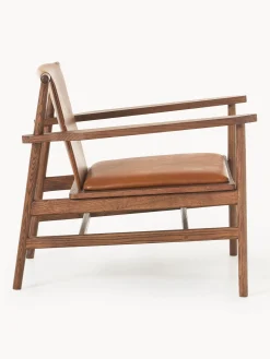 Sedia con braccioli in legno di frassino e seduta in pelle Hayo