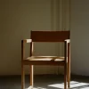 Sedia con braccioli in legno di betulla 01
