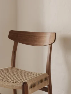 Sedia in legno con seduta intrecciata CH23